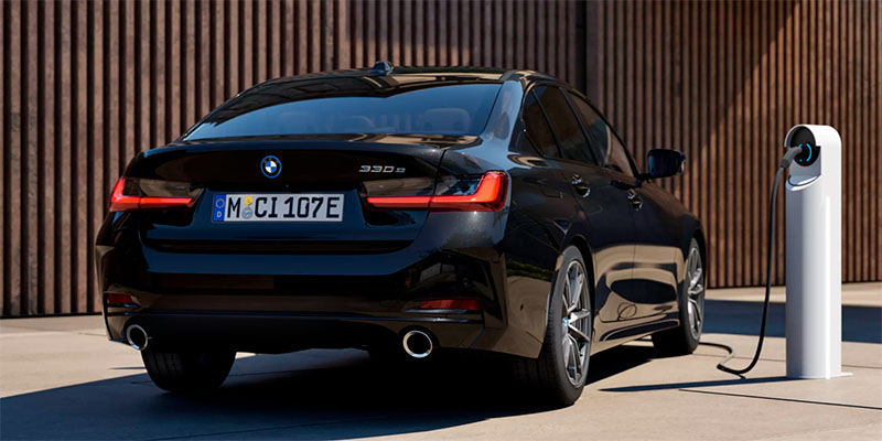 BMW 330e plug-in hybridi