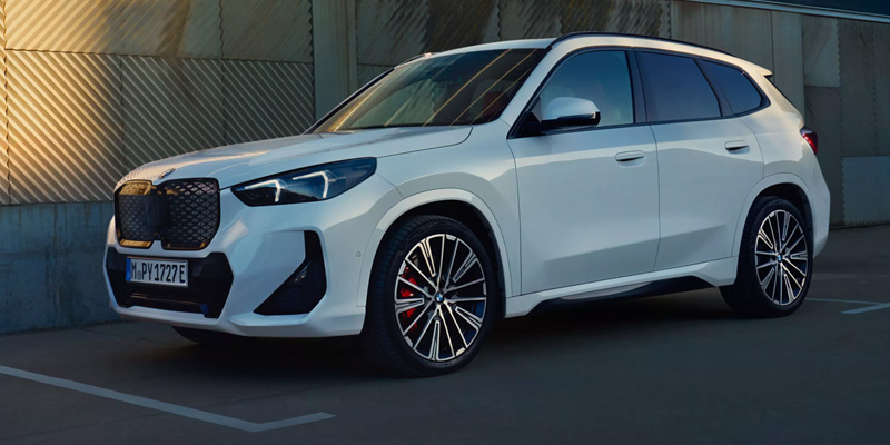 BMW iX1 xDrive30 Fully Charged alkaen 679 €/kk.