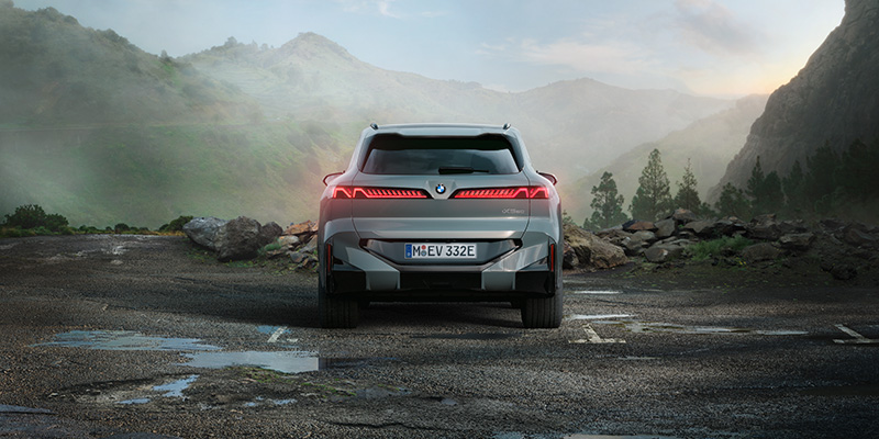 BMW X5 noudattaa BMW:n uutta muotoilukieltä ja tulkitsee sitä omalla tavallaan SUV-mallina. BMW X5 noudattaa BMW:n uutta muotoilukieltä ja tulkitsee sitä omalla tavallaan SUV-mallina.