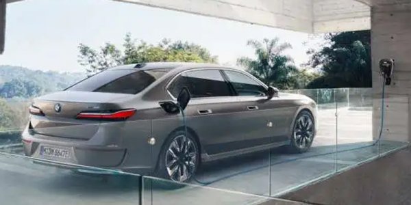 Uuden BMW i7:n toimintasäde ja lataaminen