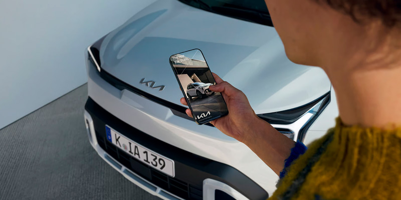 Uusi Kia Stonic pitää maailman ulottuvillasi, jotta voit keskittyä ajamiseen ja nauttia joka hetkestä.