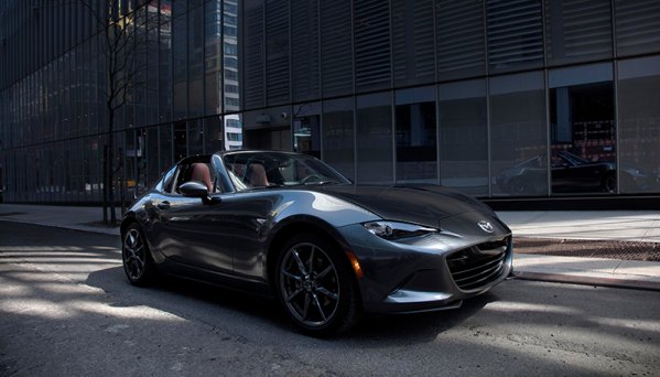  Mazda MX-5 RF:n vapaasti hengittävät moottorit sopivat täydellisesti auton luonteeseen. 