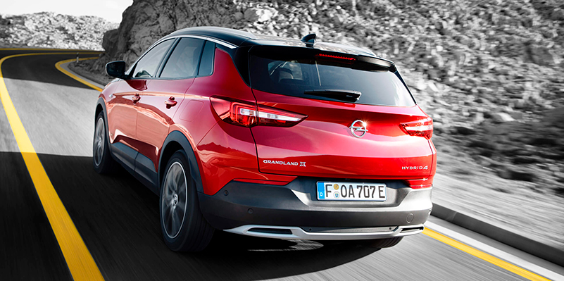 Grandland X PHEV:ssä on neljä erilaista ajotilaa – sähköinen, hybridi, neliveto ja Sport.