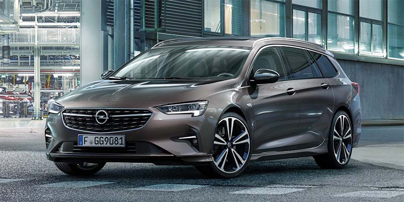 Opel Insignia - Dynaamista muotoilua, erinomainen liitettävyys ja älykkäät kuljettajaa avustavat järjestelmät - Insignia suorastaan puhkuu intoa päästä tien päälle.