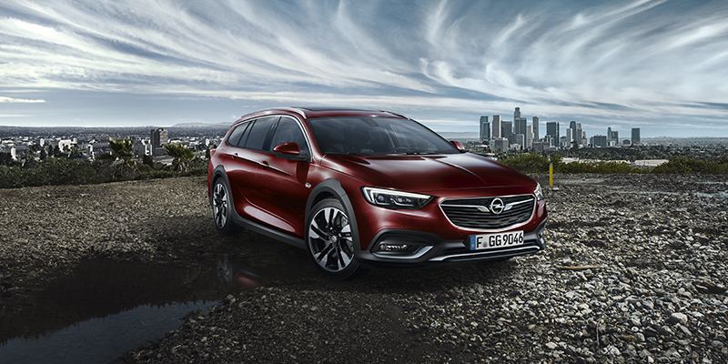 Opel Insignia Country Tourer Dynaamista muotoilua, ensiluokkaista liitettävyyttä ja älykkäitä kuljettajaa avustavia järjestelmiä - Insignia Country Tourer on valmiina tien päälle.