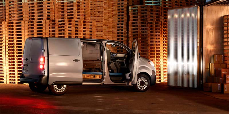 Opel Vivaro Sisältä