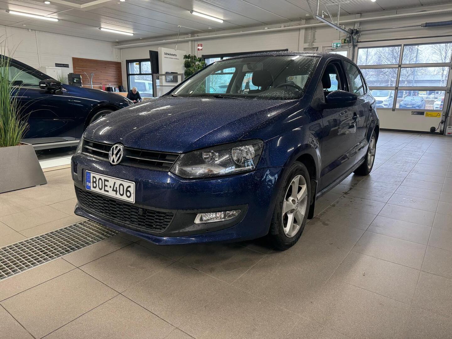 VOLKSWAGEN Polo Comfortline 1,4 63 kW (85 hv) 4-ovinen