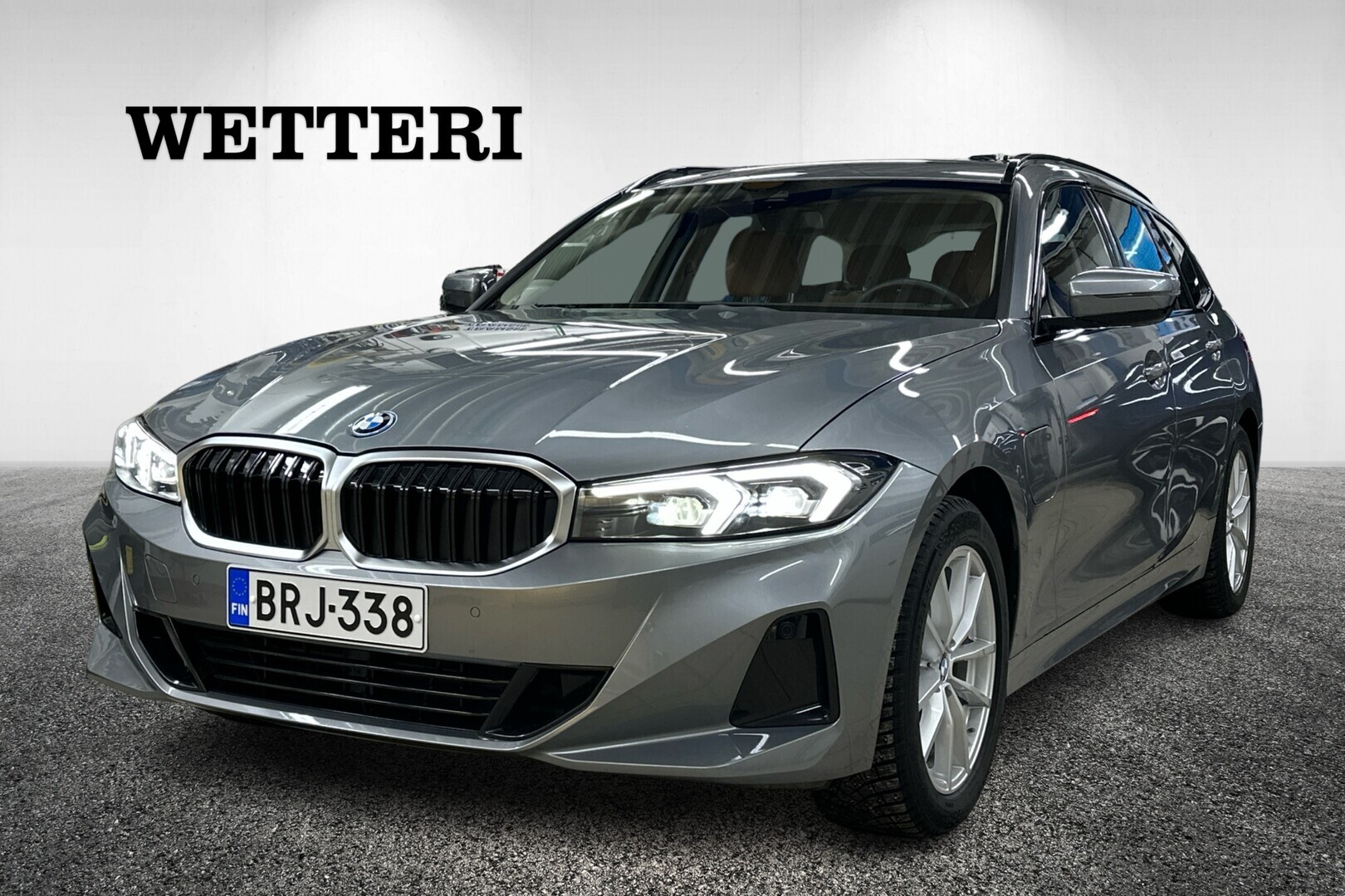 BMW 330 G21 Touring 330e xDrive A Charged Edition / Vetokoukku / Led-valot - Widescreen display / Konjakki-nahat / - / Rattivaihteet / Merkkiliikkeen huoltohistoria / Wetteri vaihtoauto tarkastettu/