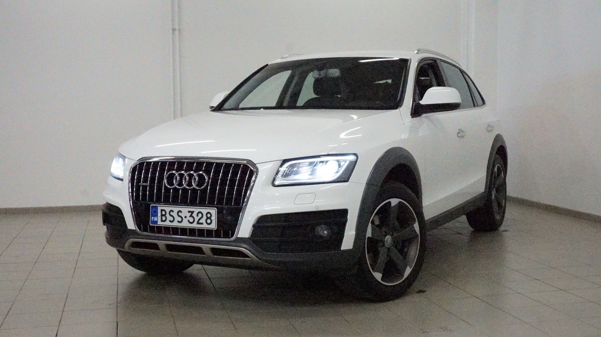 AUDI Q5 Offroad TDI Edition 2,0 TDI 140 kW quattro S tronic - ** Webasto / Koukku / Nahkasisusta **
