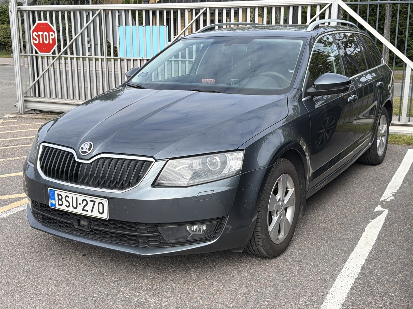 SKODA Octavia Combi 1,4 TSI Elegance DSG Autom. - Webasto / Kessy / Xenon / Kaukovaloautomatiikka / Takaistuinten lämmitys / Winter paketti / Bluetooth / Sähkötoiminen takaluukku