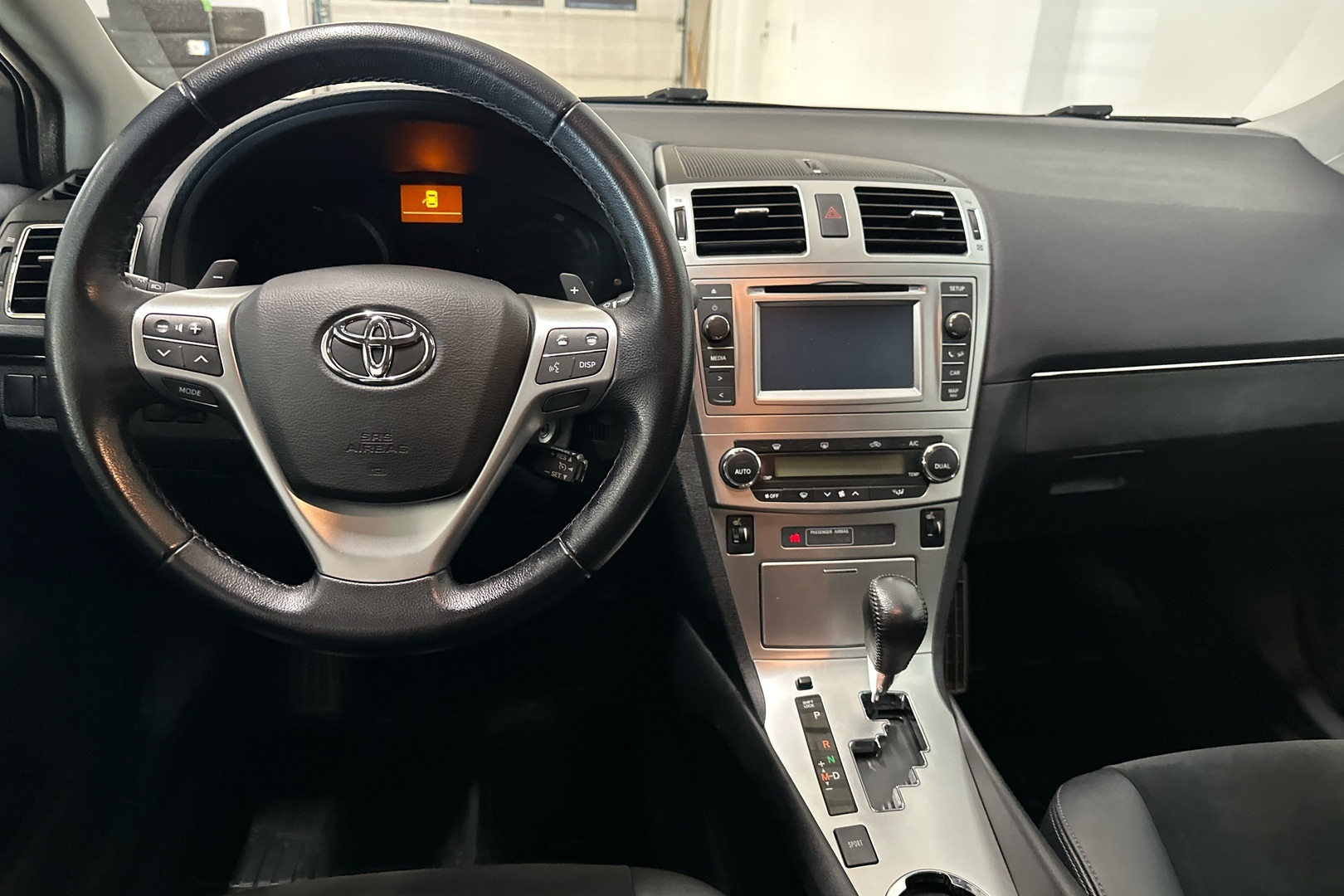 Toyota Avensis 2015, photo 7/12