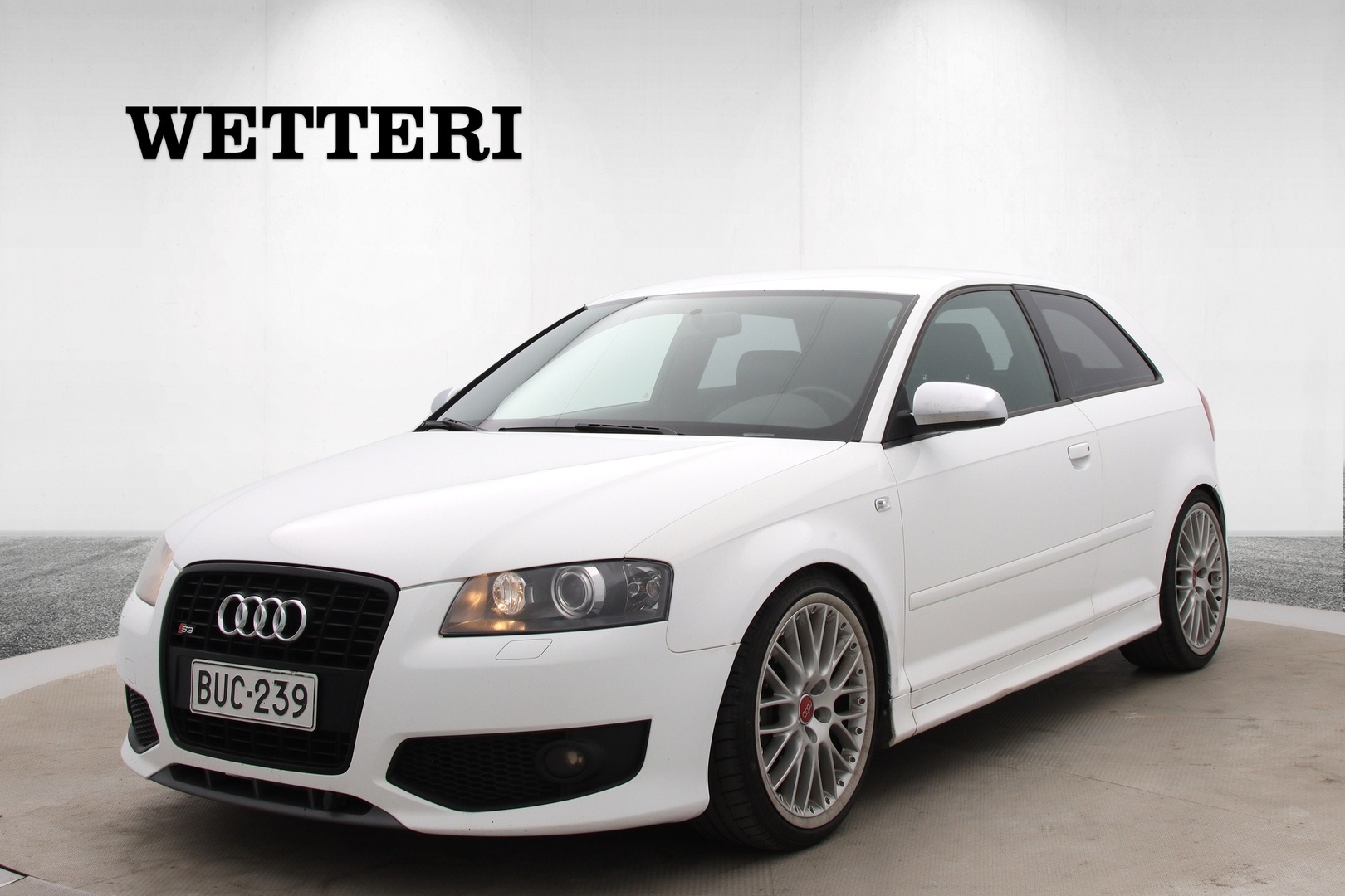 AUDI S3 2,0 TFSI 195 kW quattro S3**Teho (hv/kW): 265 / 195** - **Legendaarinen Audi S3 2.0 TFSI quattro  – Ketterää voimaa ja ajonautintoa!**