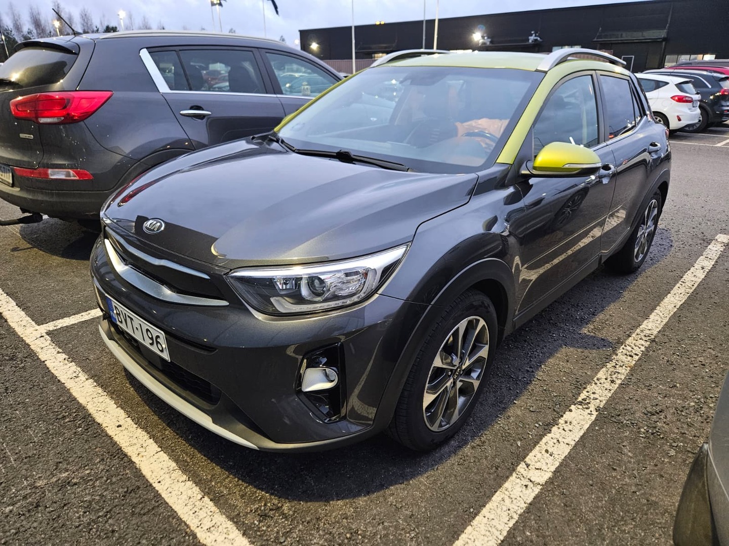 KIA Stonic 1,0 T-GDI ISG 120hv TX Design EcoDynamics / Juuri tullut! / Koukku / Lohko+Sp. / Keyless / Kamera / Lämpöratti / - / Juuri tullut! / Koukku / Lohko+Sp. / Keyless / Kamera / Lämpöratti /