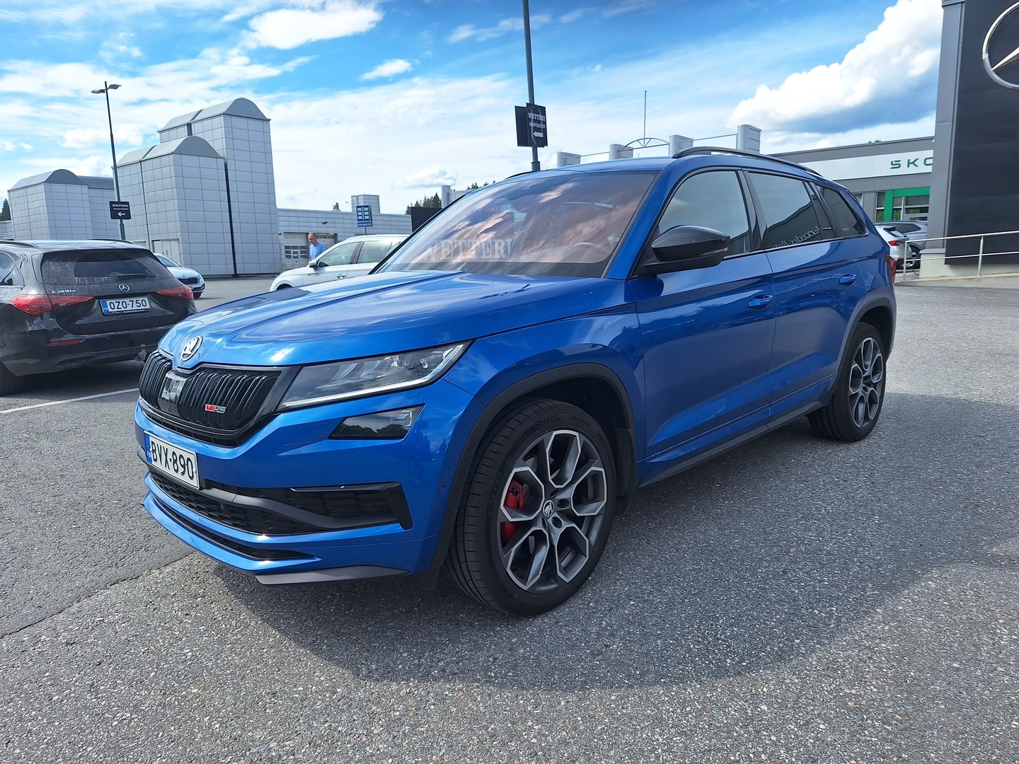 SKODA Kodiaq 2,0 TDI 240 4x4 RS DSG Autom. / Webasto / Koukku / DCC / ACC / 360kamera / Navi / P-avustin / Lämpölasi - **Suomi-auto / Juuri huollettu / Jakohihna vaihdettu / Kuntotarkastettu / Hyvät renkaat**