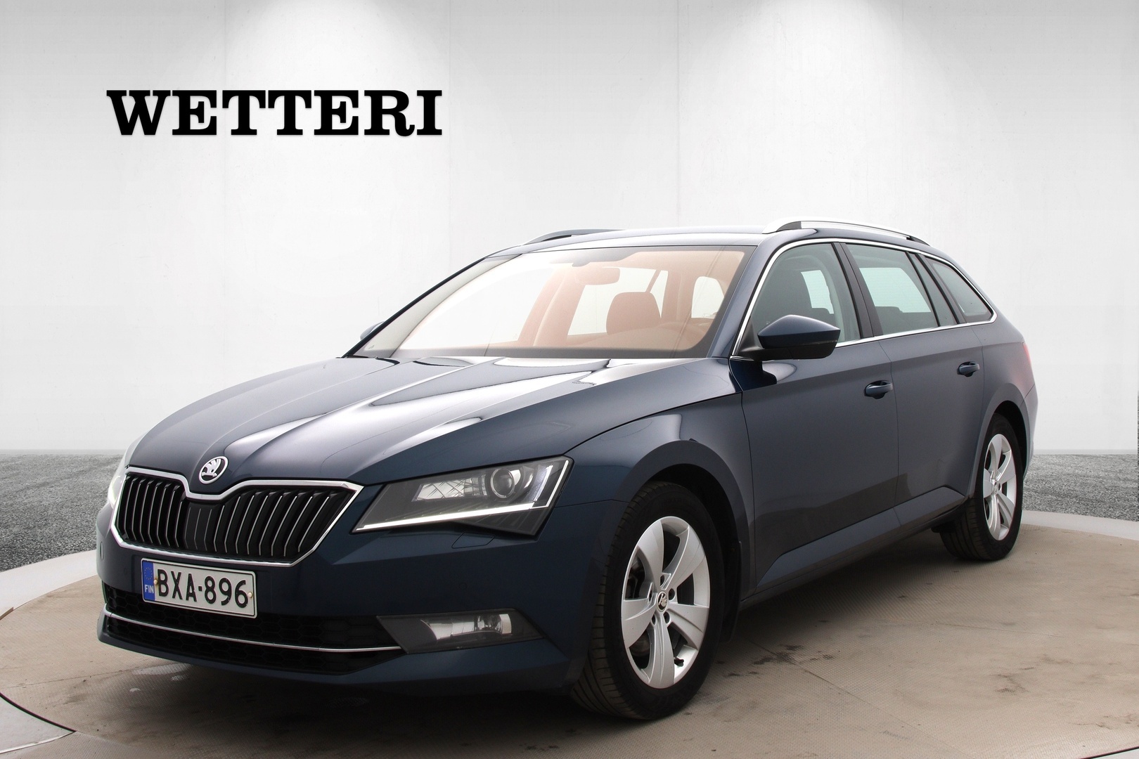 SKODA Superb Combi 1,6 TDI Ambition BusinessLine DSG Aut. / Xenon / Webasto / Koukku / Tutkat - ** Suomi-auto / Jakohihna juuri vaihdettu / Lämmitettävä tuulilasi / Carplay & Android Auto / Kessy **