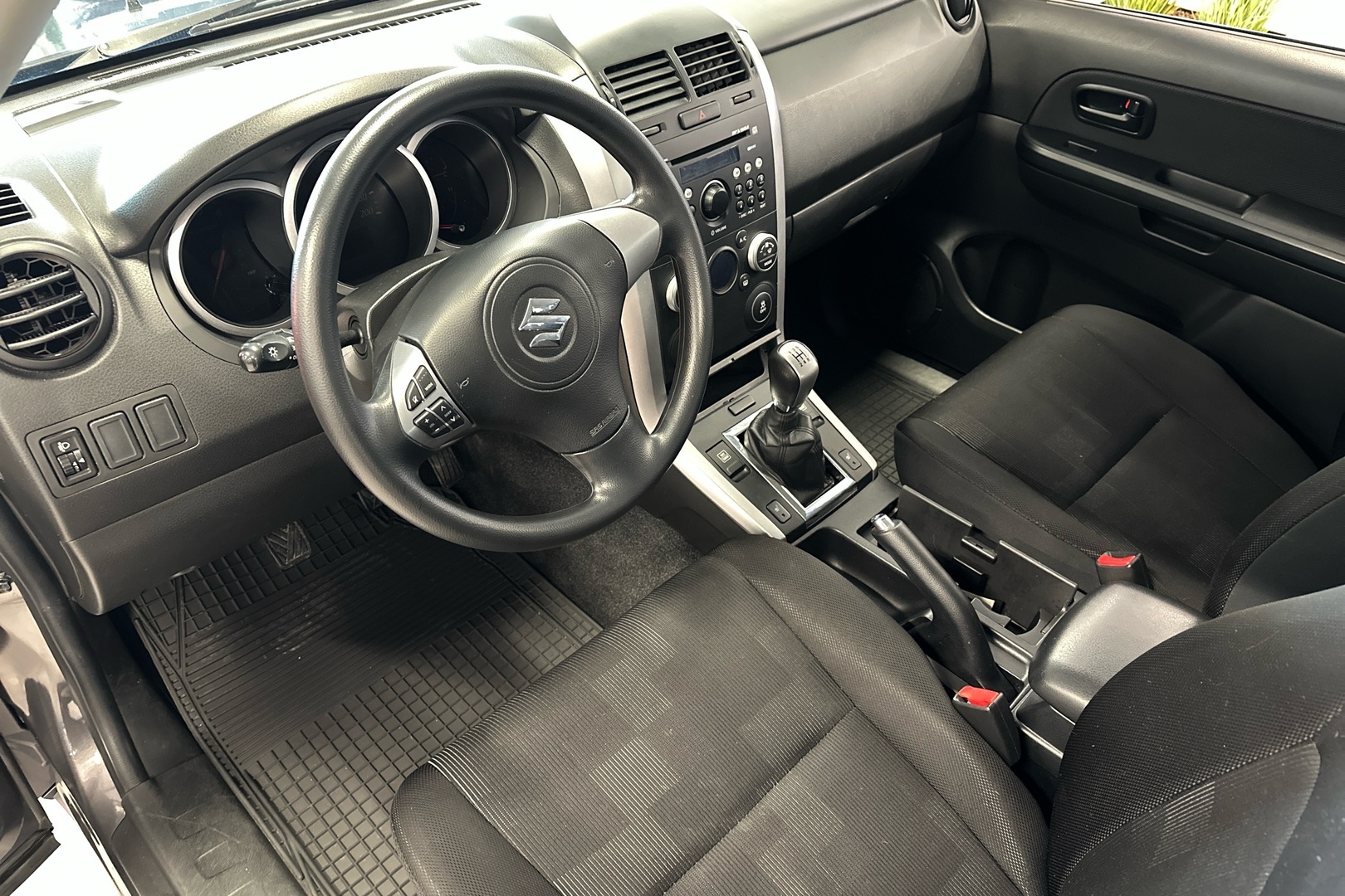 Suzuki Grand Vitara 2012, photo 7/21