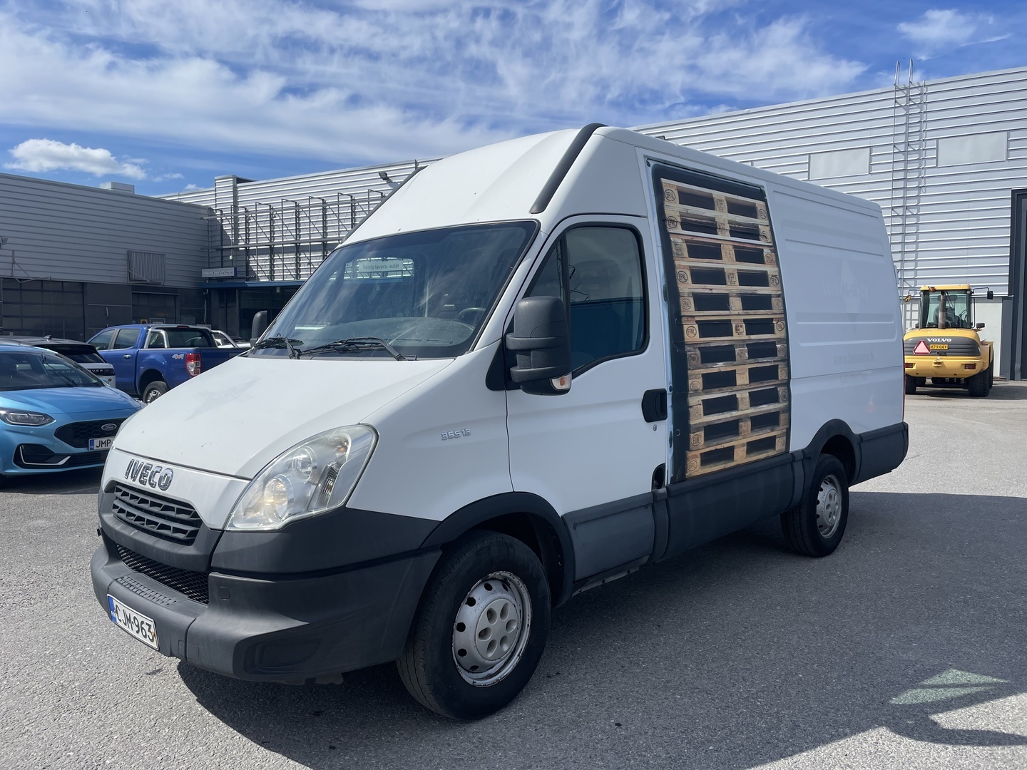 IVECO DAILY 35S13V - **Myydään huutokaupat.com kautta / linkki varusteissa**