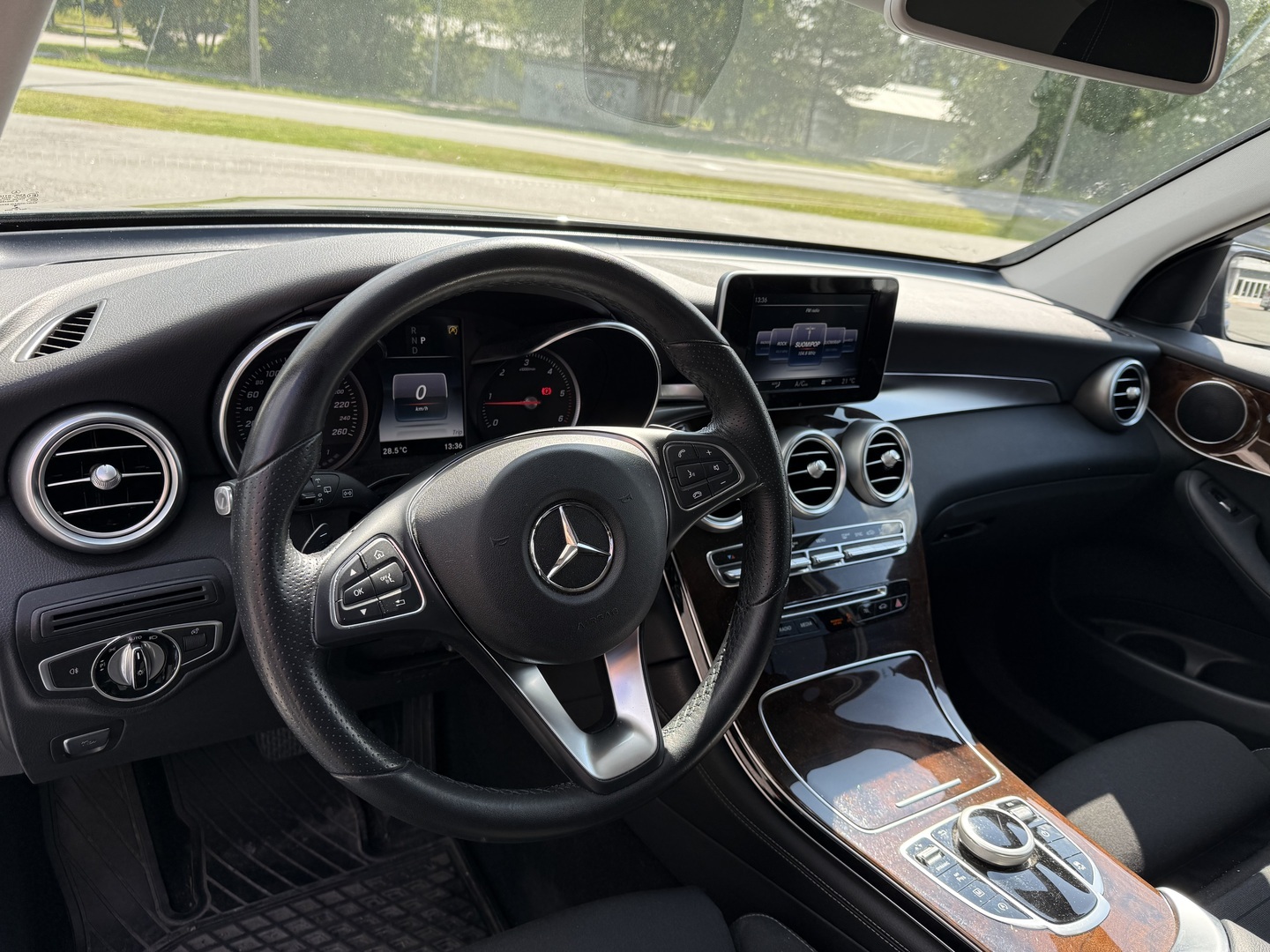Mercedes-Benz GLC 2016, photo 5/9