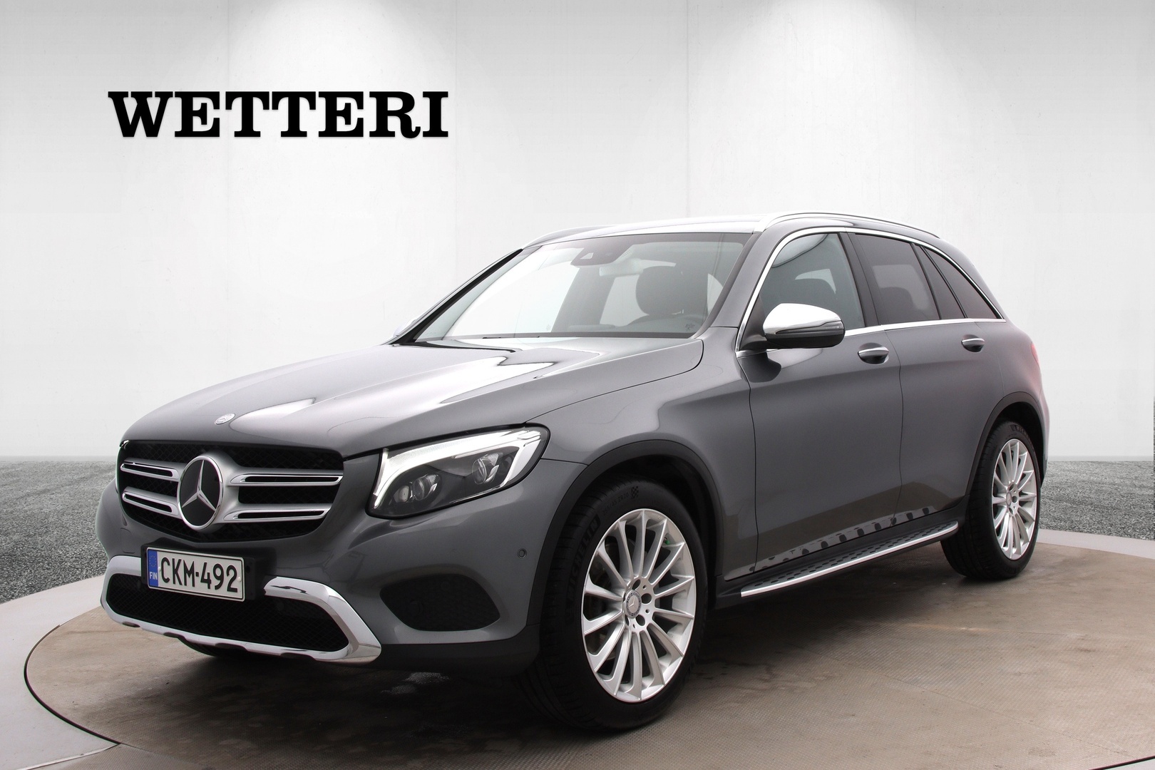 MERCEDES-BENZ GLC 220 d 4Matic A Premium Business / LED ILS / Distronic / Taittuva koukku / Astinlaudat - Merkkihuollettu suomi-auto / Moottori- & sisälämmittimet / 2 x renk vanteilla /