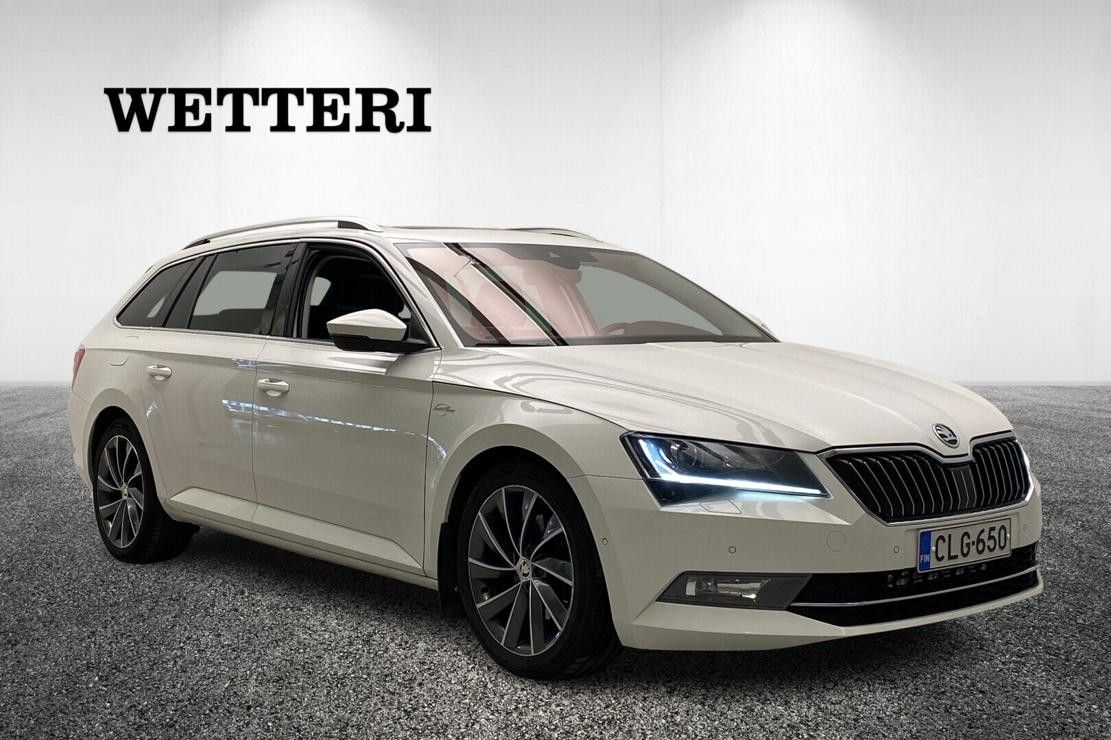 SKODA Superb Combi 2,0 TDI 190 4x4 L&K DSG Autom. - Neliveto / L&K huippuvarustelu / Kaksoisksenon / Vetokoukku