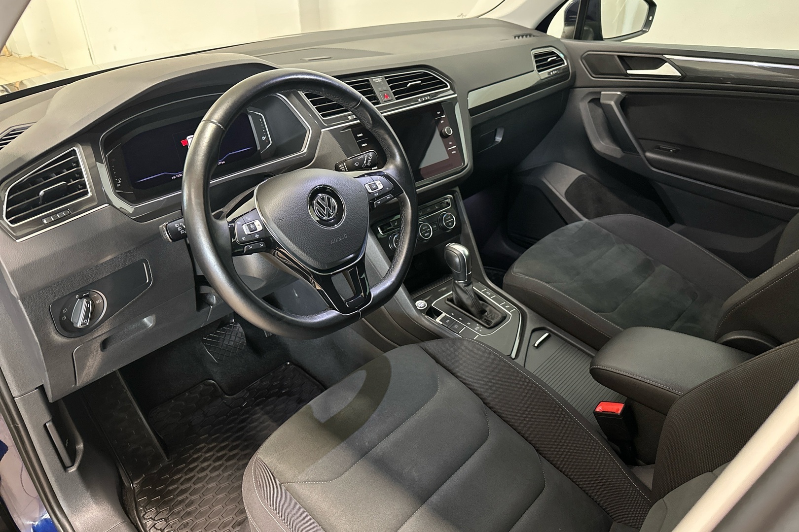 Volkswagen Tiguan 2020, photo 6/11