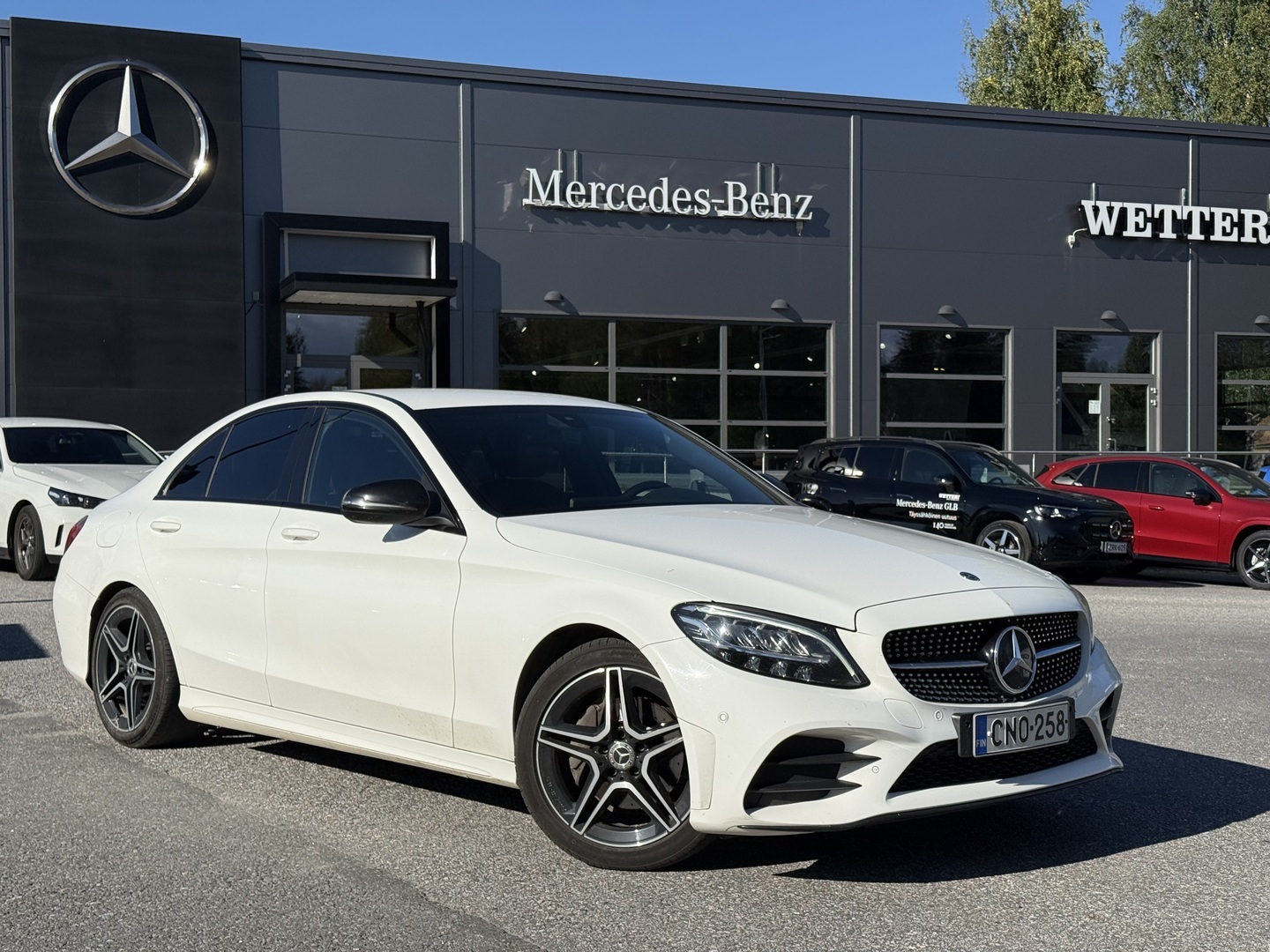MERCEDES-BENZ C 200 A Business AMG / Burmester / Night / Navi / Kamera / Tutkat / - Merkkihuollettu / 1-om suomi-auto / 2 x renk aluvanteilla / Hyvin pidetty!