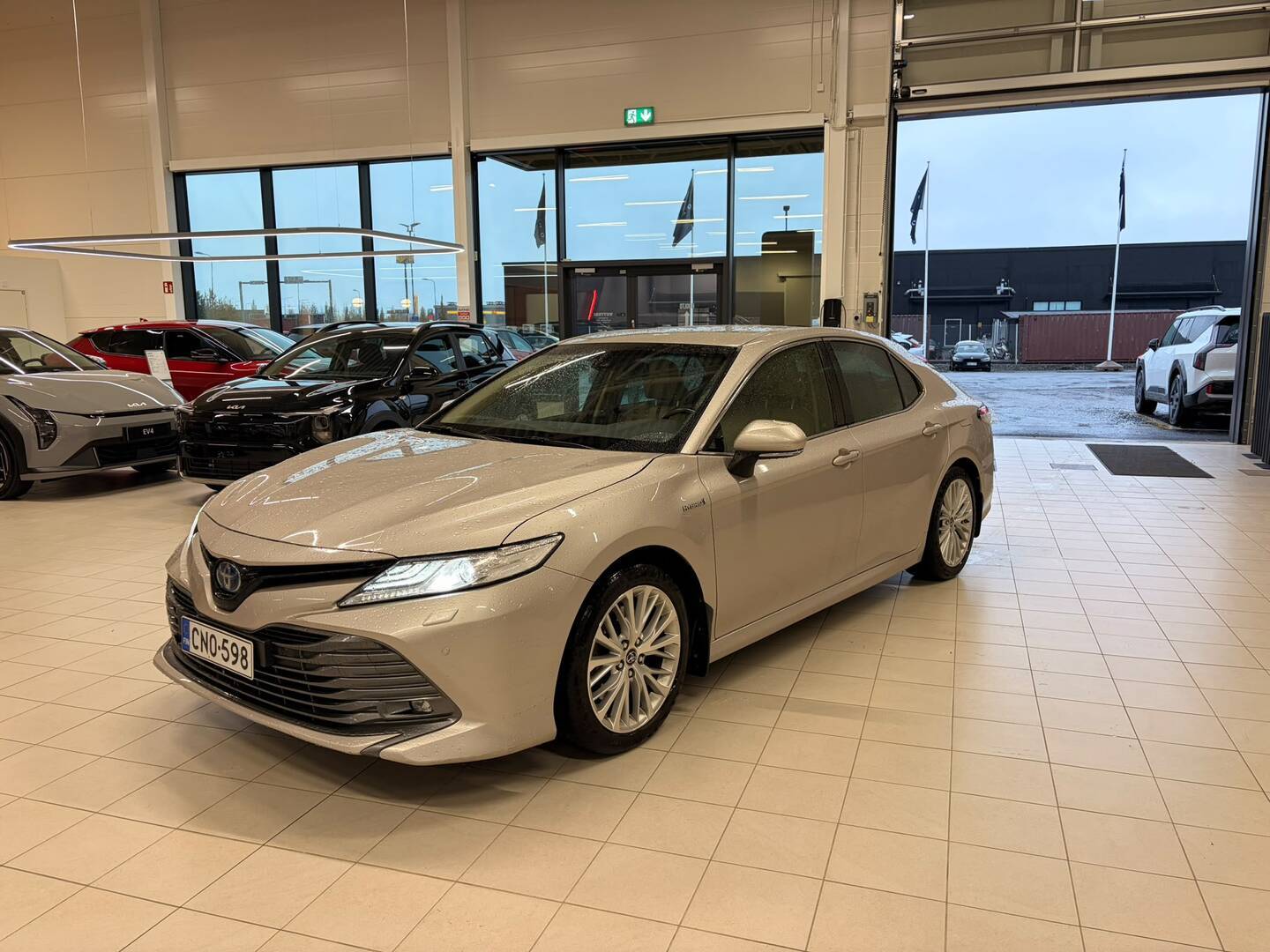 TOYOTA Camry 2,5 Hybrid Style / Suomi-auto / Merkkihuollettu / Led / Kamera / Navi / Sähköpenkit / Blis / Adapt.Cruise - / Juuri tullut! / Merkkihuollettu / Adapt.Cruise / Blis / Kamera / Keyless Go / Lämpöpaketti / Nahat /