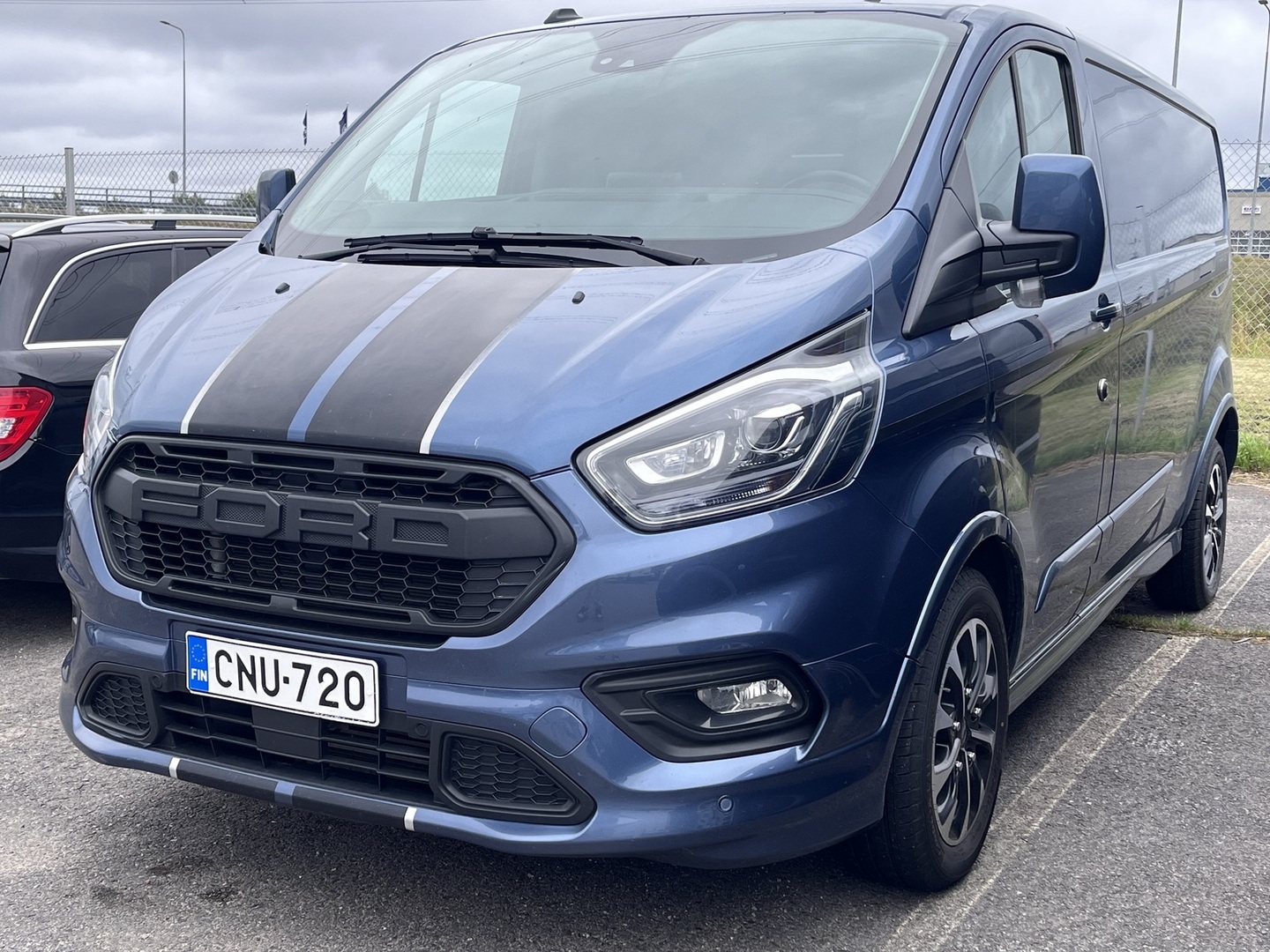 FORD Transit Custom 320 2,0TDCi 185 hv A6 Etuveto Sport Van N1 L2H1 ** Juuri tullut! Pyydä tarjous jo nyt ! 0449025570 Vertti Kallio ** - Hyvin varusteltu Sport-malli! ** Suomi-auto / Adaptiivinen vakionopeudensäädin / Peruutuskamera / Lisälämmitin / Kahdet renkaat / Lämpölasi **
