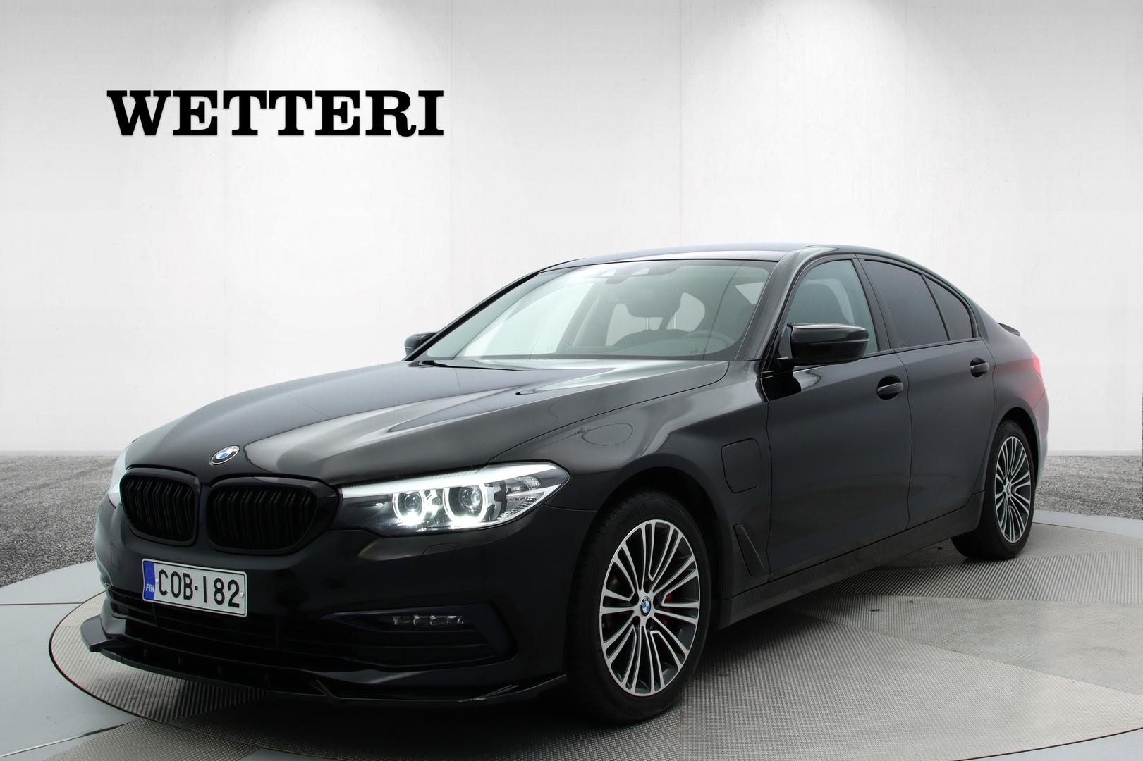 BMW 530 G30 Sedan 530e A Charged Edition Sport / Sport Line / Suomi-auto / Harman&Kardon / Comfort access / Sporttipenkit / Parking Assistant / Ratinlämmitys / 12kWh Aviloo 88,3% / Kahdet renkaat  / - Sport Line / Suomi-auto / Harman&Kardon / Comfort access / Sporttipenkit / Parking Assistant / Ratinlämmitys / 12kWh Aviloo 88,3% / Kahdet renkaat 