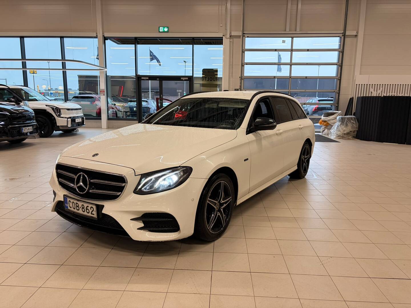 MERCEDES-BENZ E 300 de T A Business AMG Edition EQ Power / Alv / Soh 85,2%! / 2.Om / Suomi-auto / - / SoH 85,2%! / AMG ulkopuoli + Avantgarde sisäpuoli / Navi / Kamera / Widescreen / Blis /
