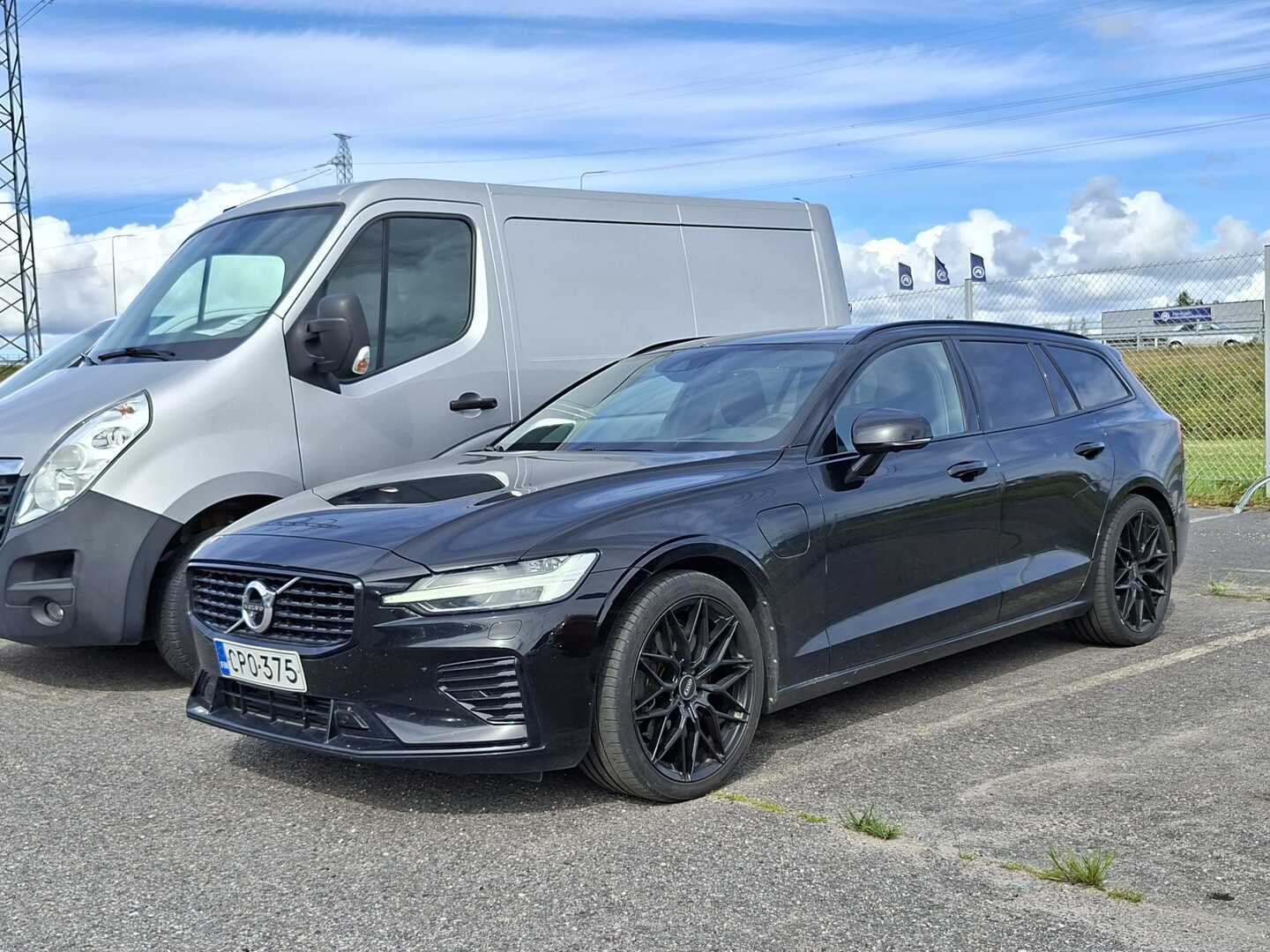 VOLVO V60 T8 TwE AWD Business R-Design aut **Suomiauto / Panoraama / Koukku / Harman/kardon** - Juuri tullut! / Lisätietoja ja tarjousta 0504340977 / mika.sandberg@wetteri.fi