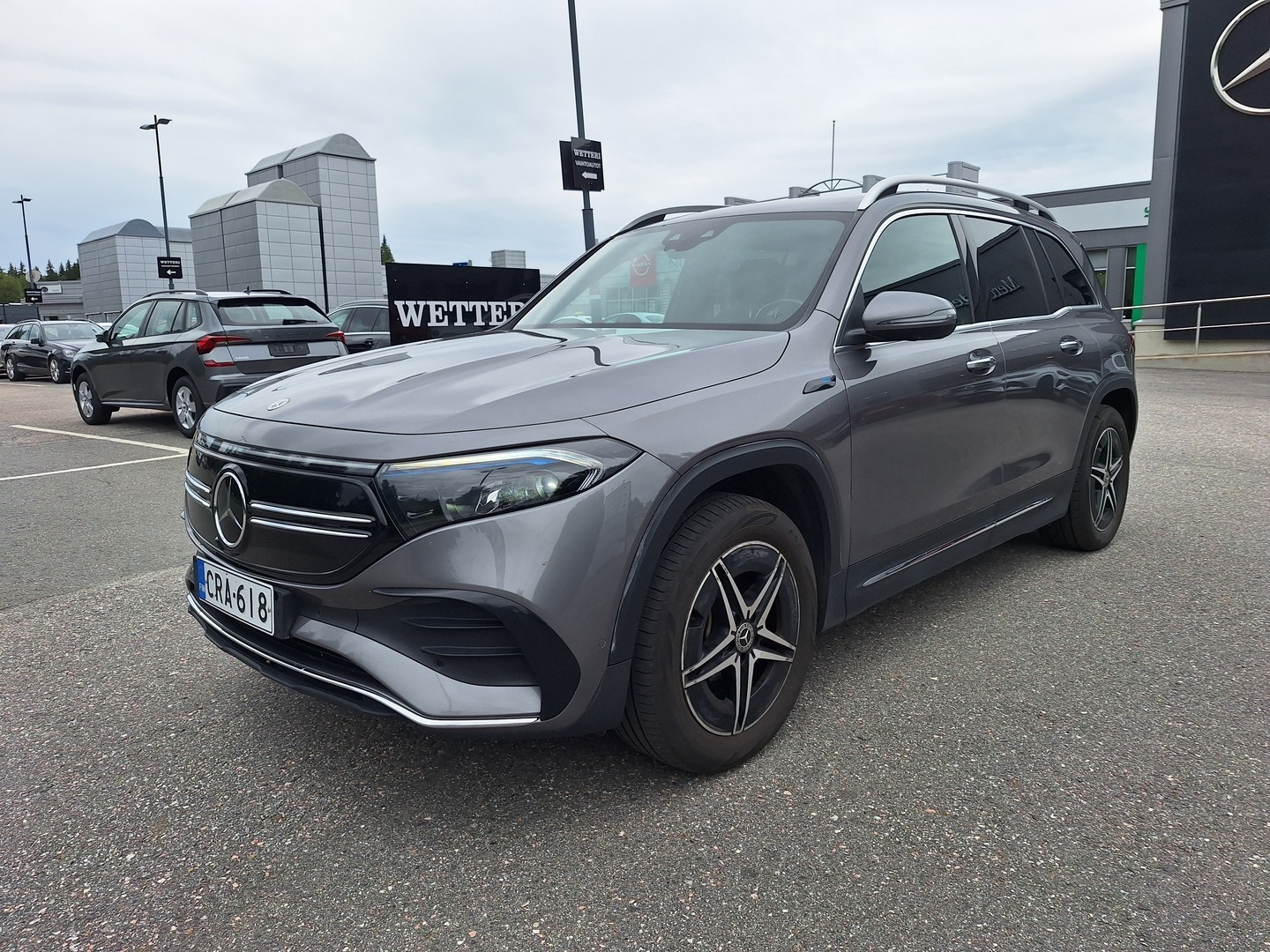 MERCEDES-BENZ EQB 350 4MATIC Business AMG 7p / ACC / Navi / 360kamera / HUD / Sähköpenkit / Ledit / 7-paikkainen - **Neliveto / Merkkihuollettu / Akun SOH 94,9% / Juuri katsastettu**