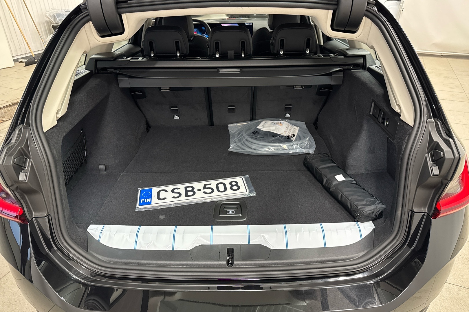 BMW 330 2025, kuva 7/17