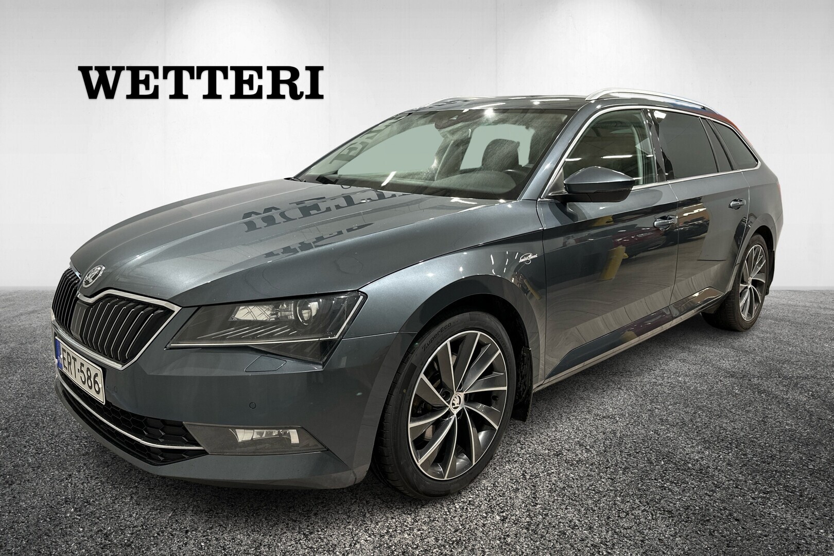 SKODA Superb Combi 2,0 TDI 190 4x4 L&K DSG Autom. ** Webasto / Adap.Vakkari / Kamera / Koukku / Canton ** - ** Webasto / Adap.Vakkari / Kamera / Koukku / Canton ** 