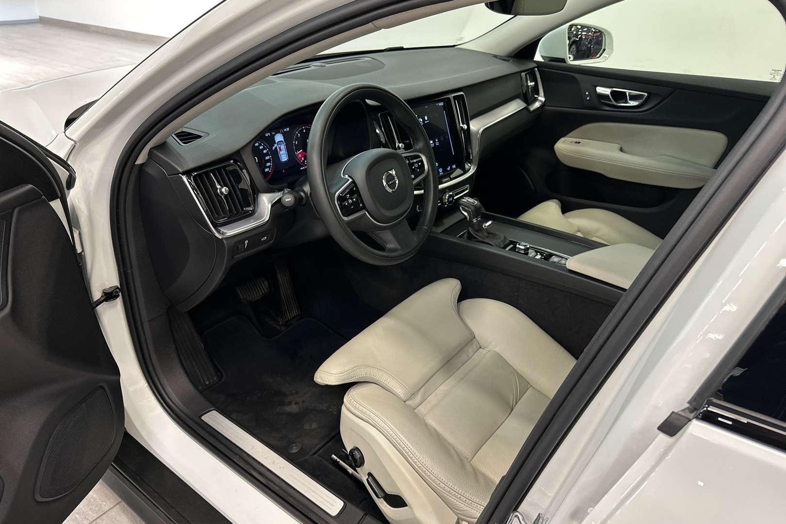 Volvo V60 Cross Country T5 AWD aut 2020, kuva 7/24