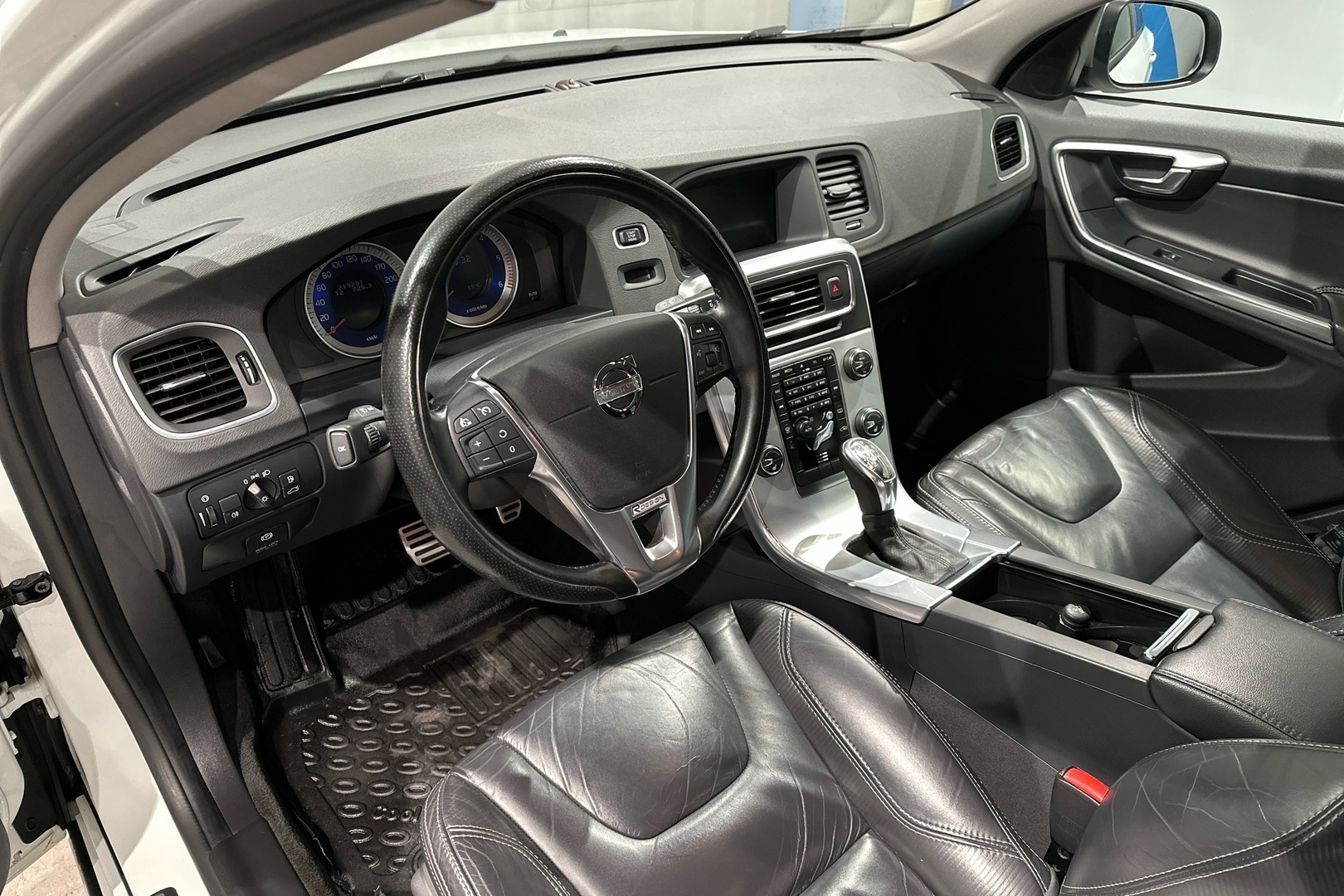 Volvo V60 D4 AWD R-Design aut 2012, kuva 7/21