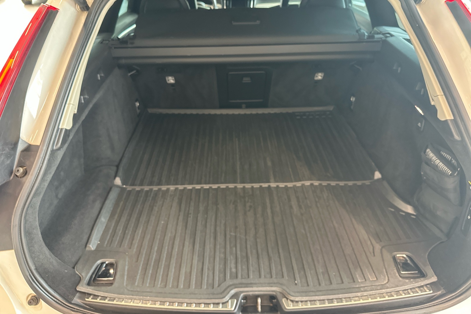 Volvo V90 D3 AWD Momentum aut 2017, kuva 7/31