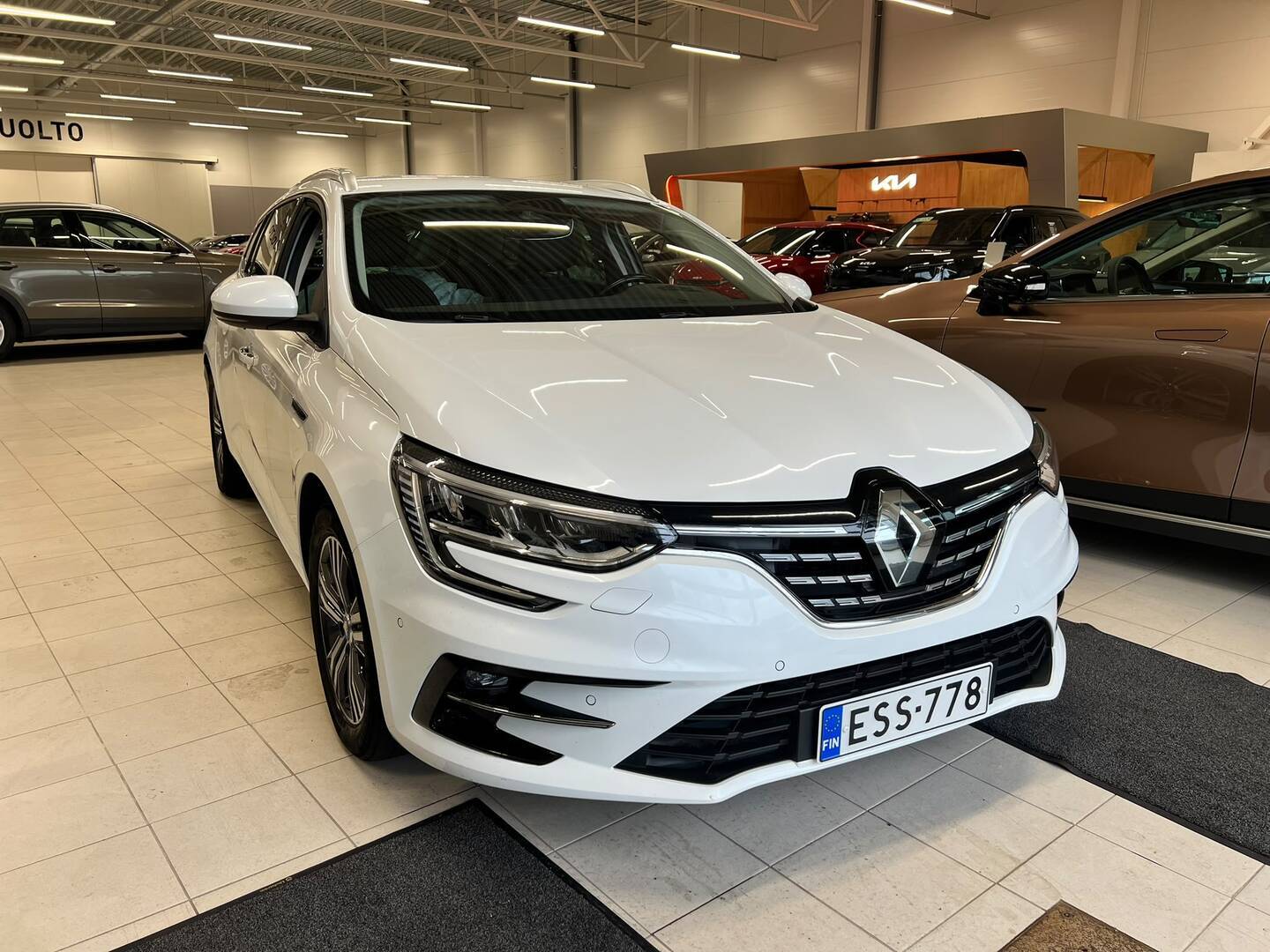 RENAULT Megane Sport Tourer E-TECH Plug-in hybrid Intens - / Juuri tullut! Tietoja päivitetään /
