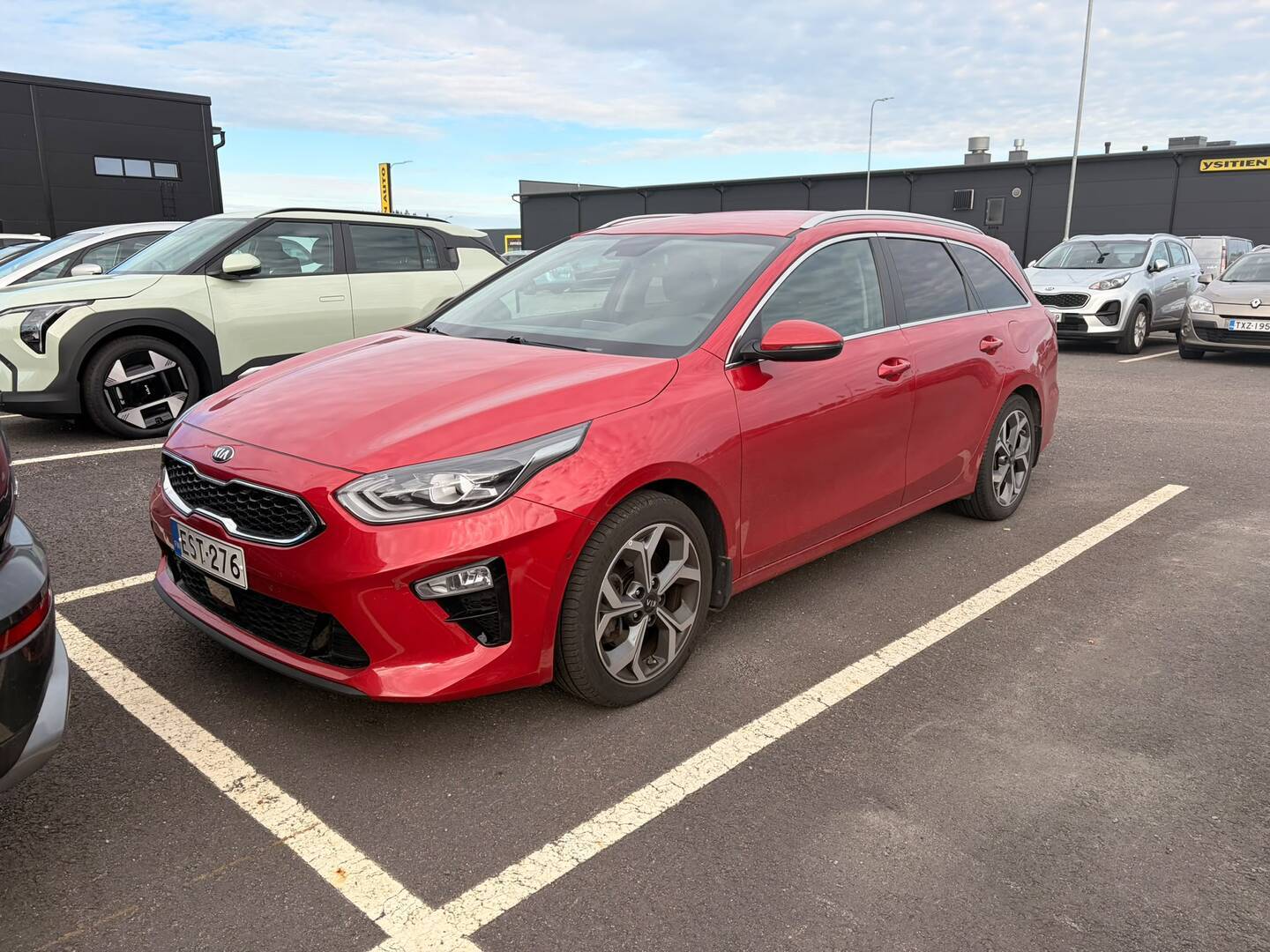 KIA Ceed 1,5 T-GDI Mild-Hybrid 160hv Business Premium SW DCT / 1.Om / Suomi-auto / Lämpöpaketti / Led / Tehdastakuu / Keyless Go / Carplay / Kamera / - / 1.Om / Merkkihuollettu / Tehdastakuu / Digimittaristo / JBL-Audio / Lämpöpaketti / Adapt.Cruise / Blis / Kamera /