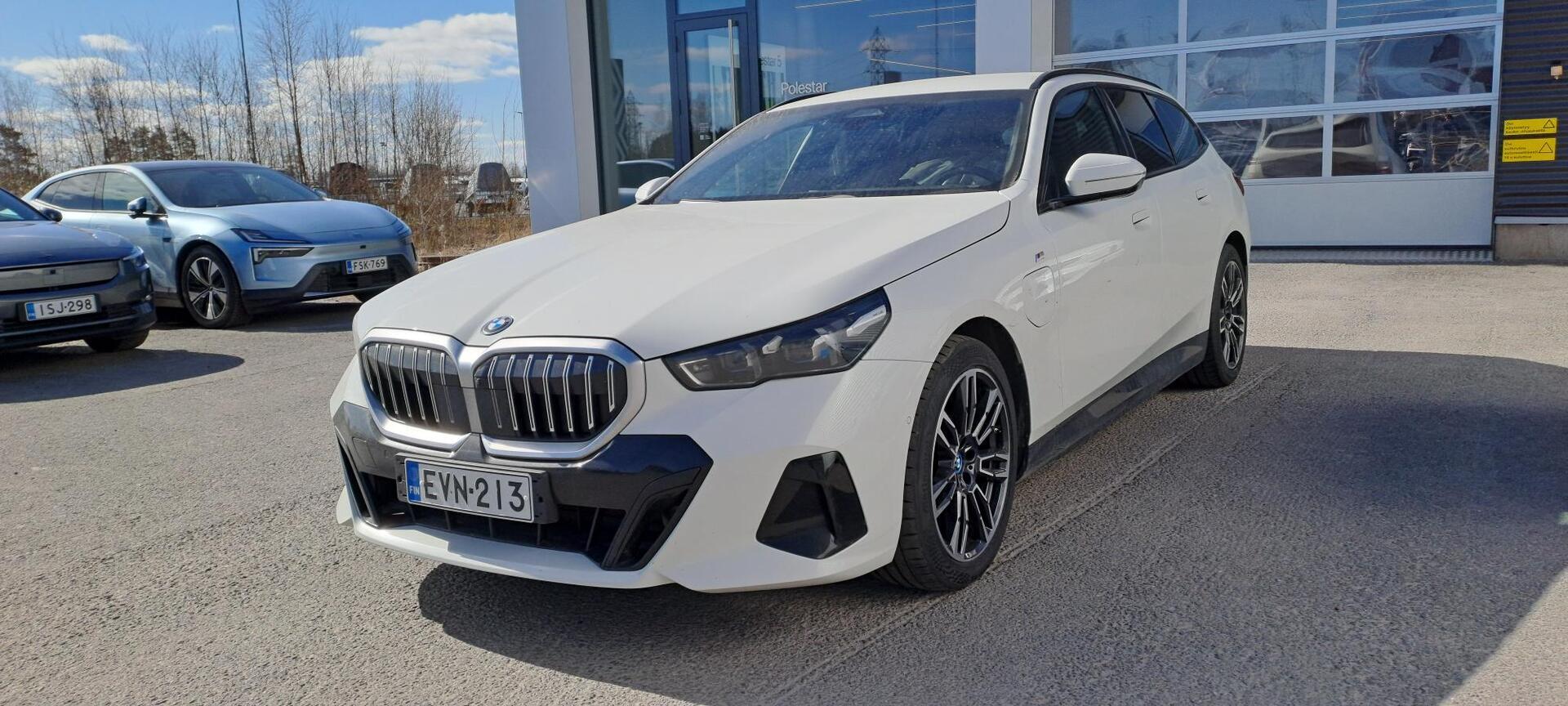 BMW 530 G61 Touring 530e A xDrive Charged Edition M Sport - ** Ajoavustimet / Koukku / H&K / Adapt LED **