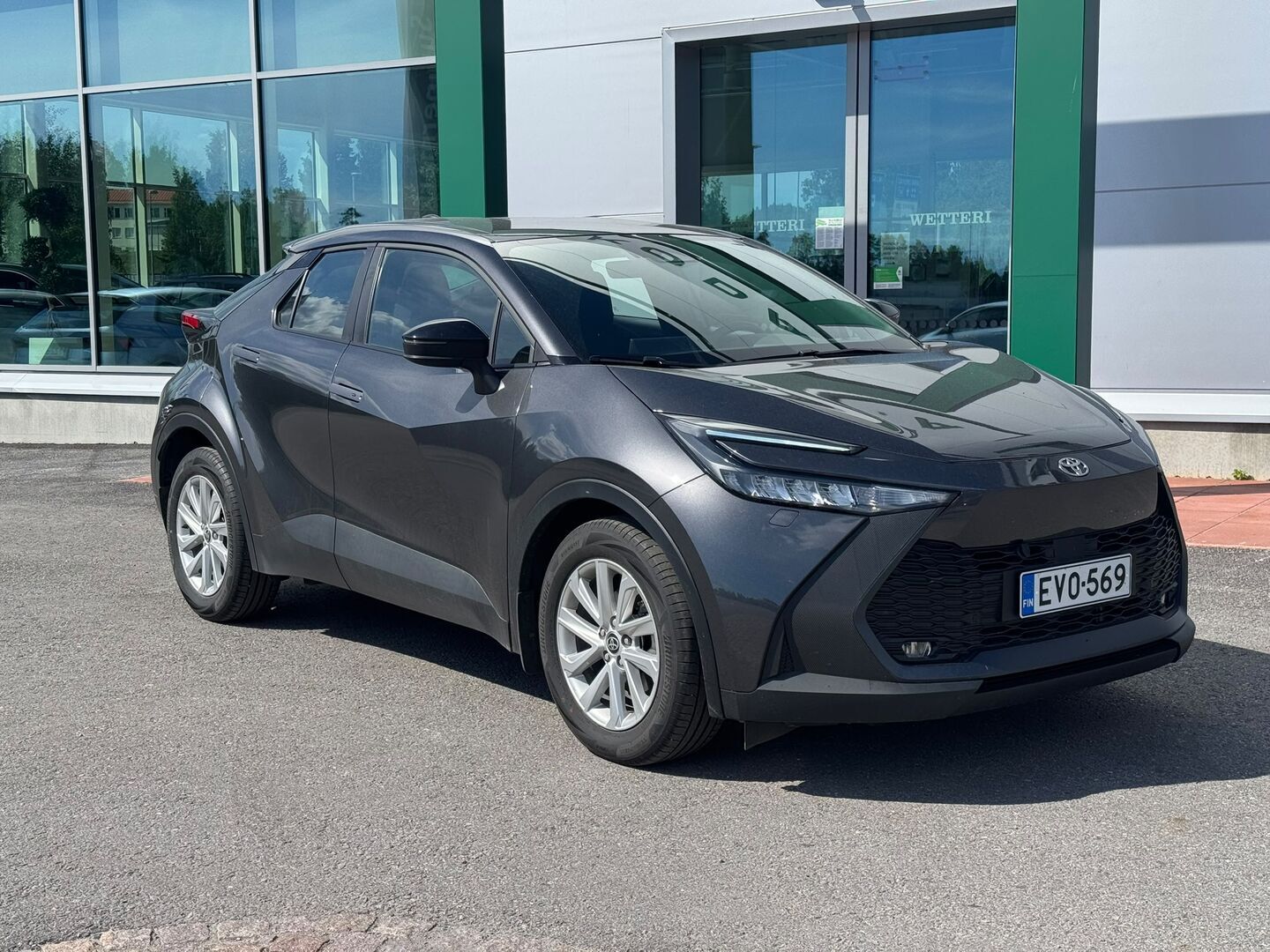 TOYOTA C-HR 1,8 Hybrid Active Plus *Takuu voimassa 11/2027 tai 100tkm saakka / Mukautuva vakinopeudensäädin / Ratinlämmitys* - *Suomi-auto / 1-omistajalta / Lämpöpaketti / Plus-paketti / Navigointi / Kahdet renkaat vanteineen*