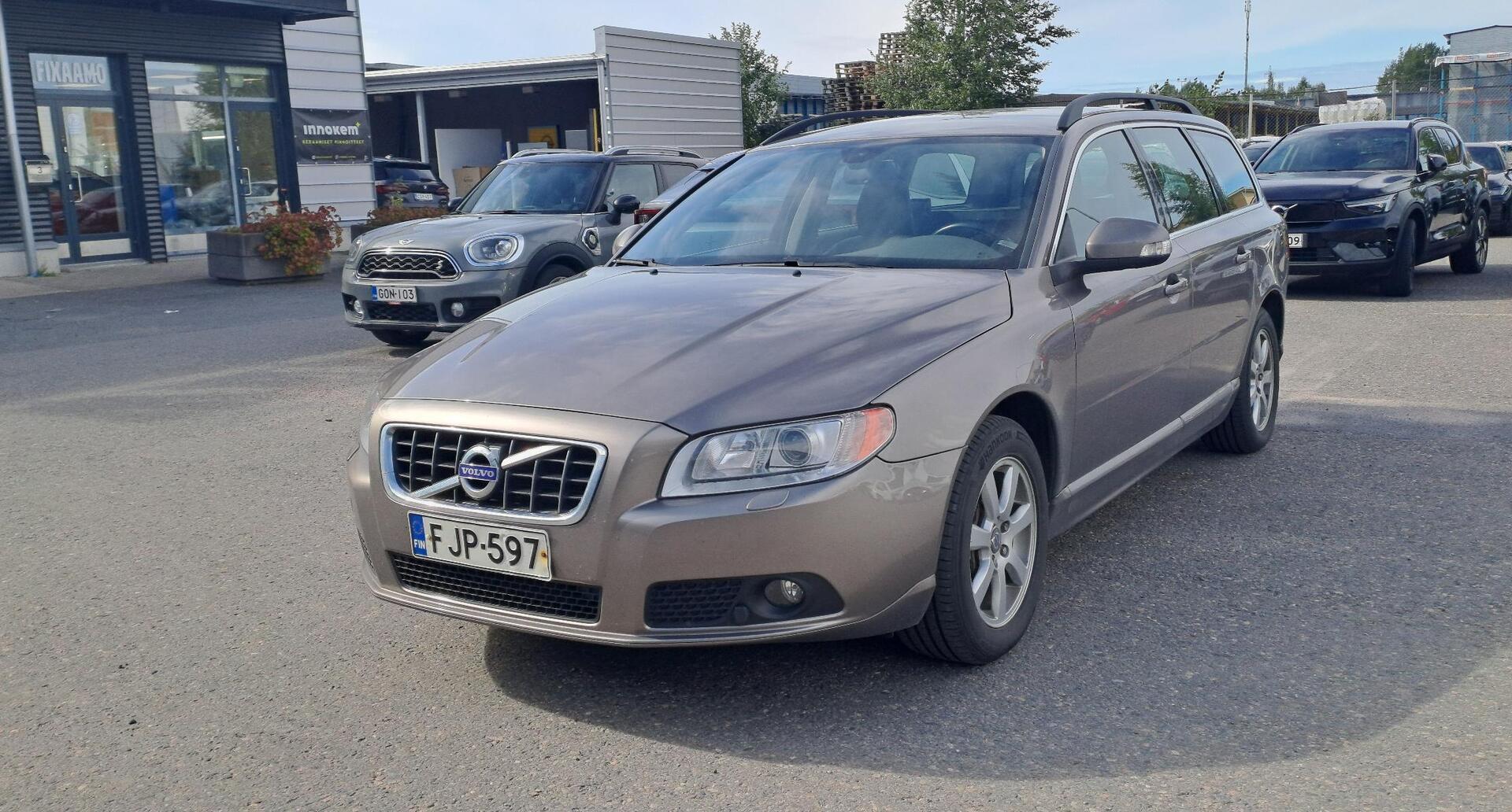 VOLVO V70 2,5T Momentum - ** Juuri tullut! kysy lisää myyjältä jari.vaikkanen@wetteri.fi / 044- 4863 577 myös whatsapp ** 