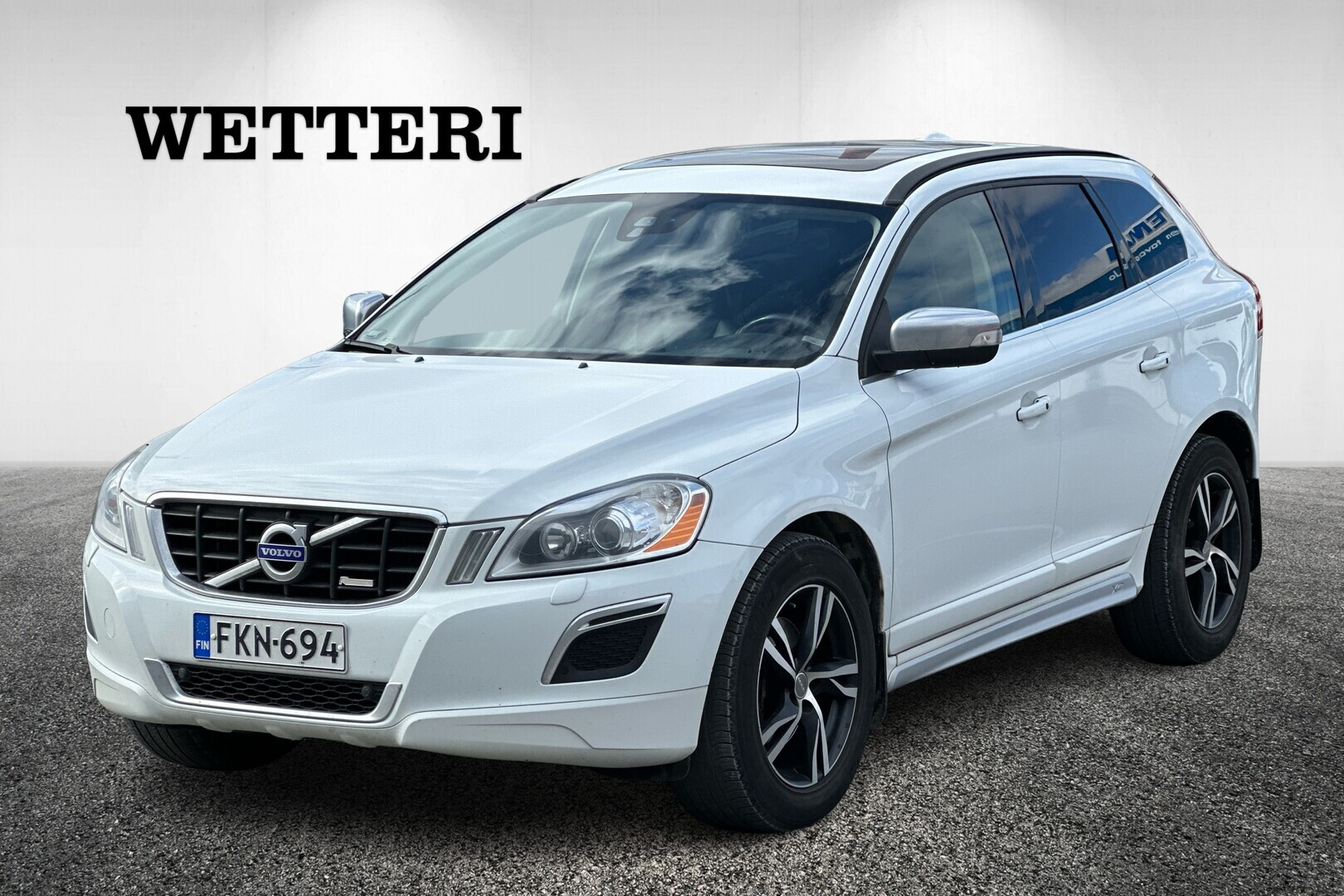 VOLVO XC60 D5 AWD R-Design Business aut - R-design / Nahat / Sporttipenkit / Vetokoukku / Panorama / Lisälämmitin / Tutkat / Bluetooth / 