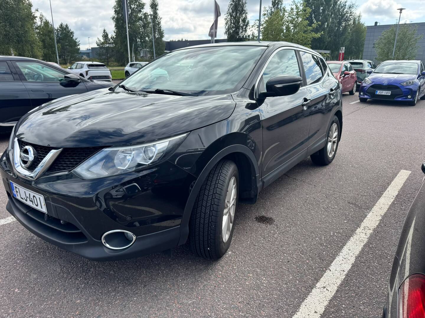 NISSAN Qashqai DIG-T 115 Acenta 2WD 6M/T Safety Pack // 2 x Alut / Lämpöpaketti / Vetokoukku / Automaatti-ilmastointi //
