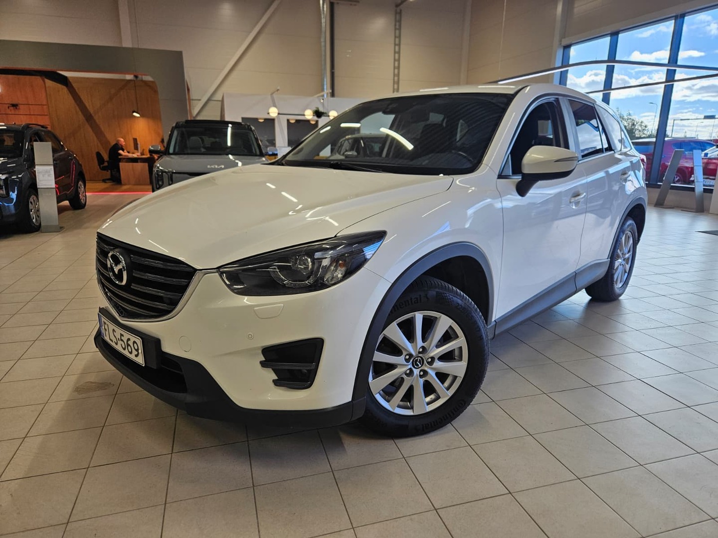 MAZDA CX-5 2,2 (150) SKYACTIV-D Premium Plus 6AT 5ov AWD QJ2 / Juuri tullut! / Merkkihuollot / Lohko+Sp. / Koukku / Navi / Tutkat / - / Juuri tullut! / Merkkihuollettu / Lohko+Sisäp. / Koukku / Navi / Tutkat /