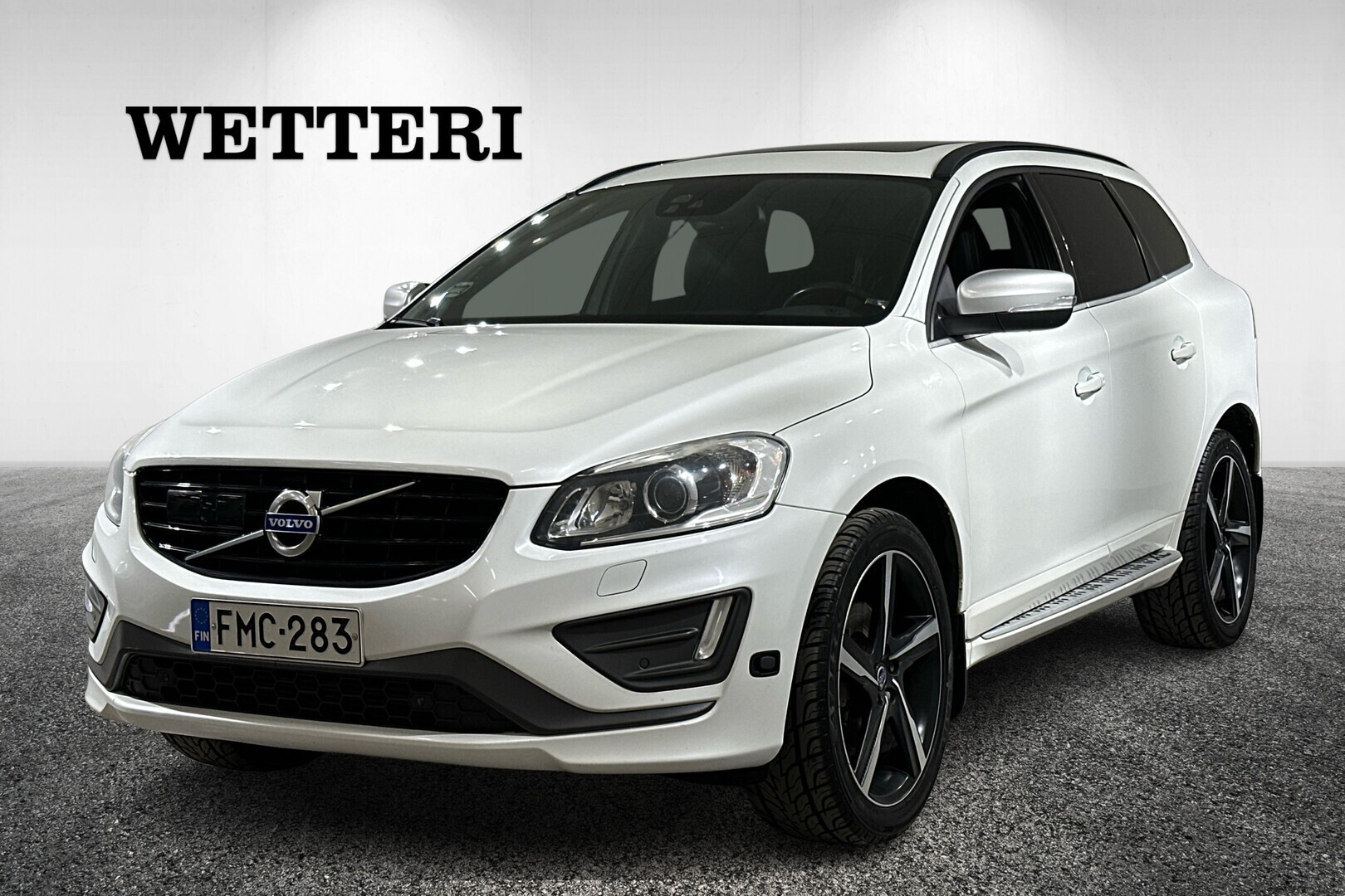 VOLVO XC60 D5 AWD R-Design aut ** Lisälämmitin / Adapt.vakkari / BLIS / VOC / Näytöt takana / Panoraama ** - ** Lisälämmitin / Adapt.vakkari / BLIS / VOC / Näytöt takana / Panoraama **