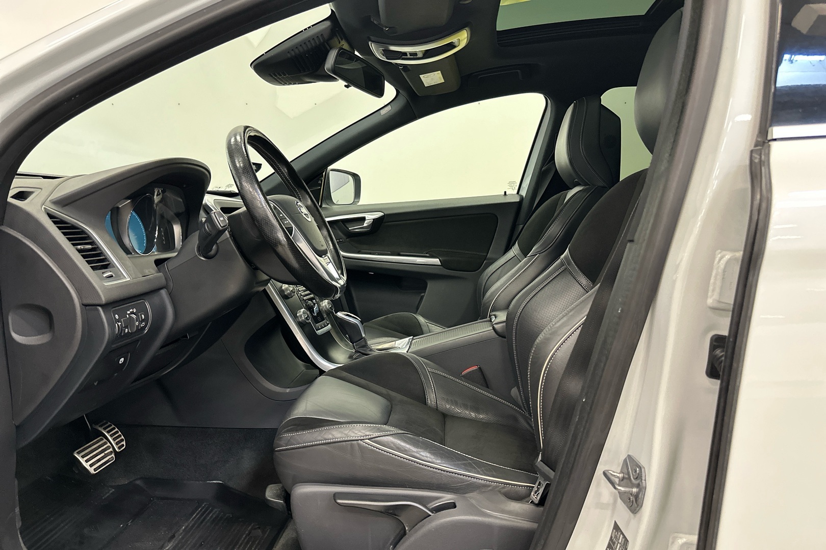 Volvo XC60 D5 AWD R-Design aut 2016, kuva 7/34