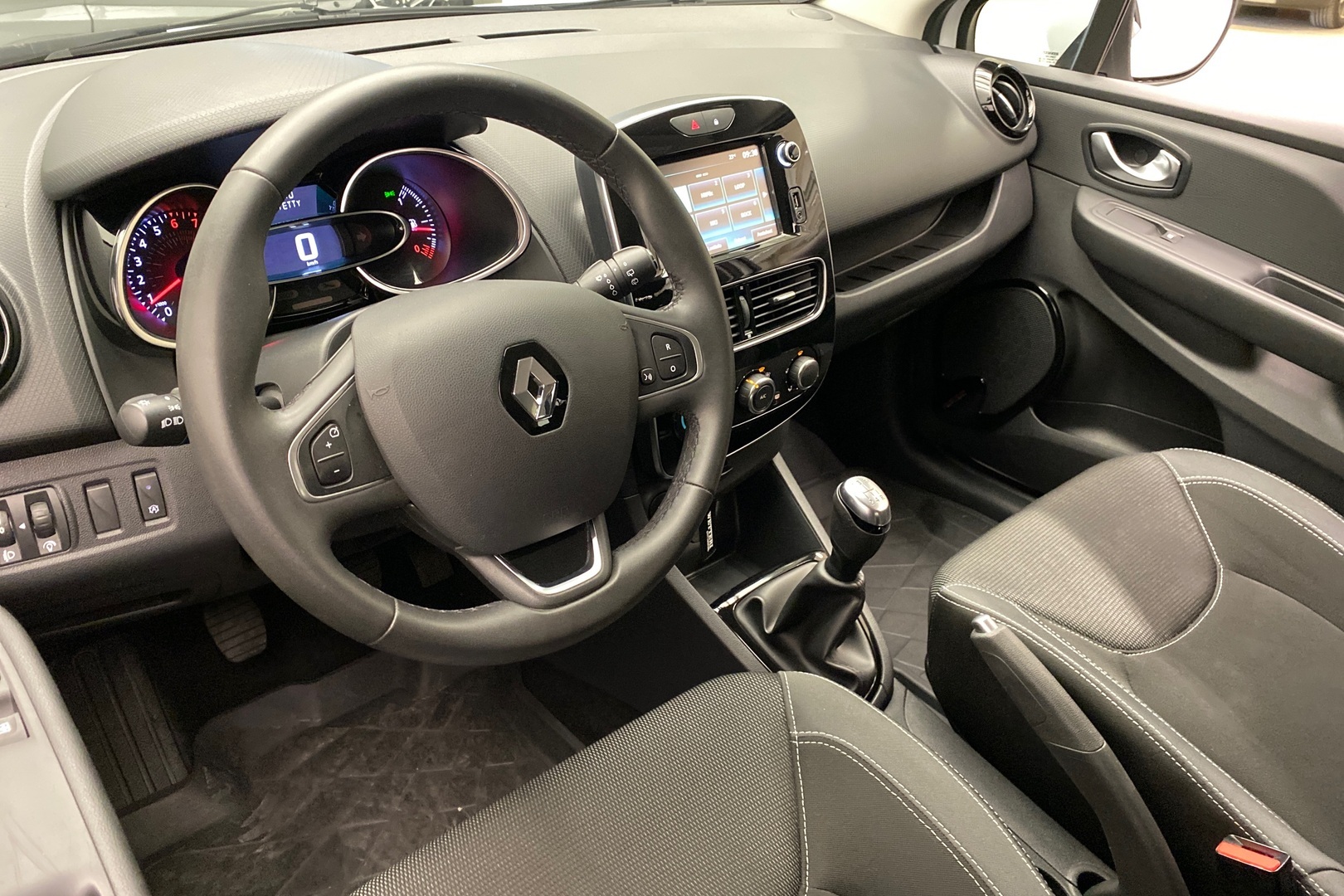 Renault Clio 2017, photo 6/31