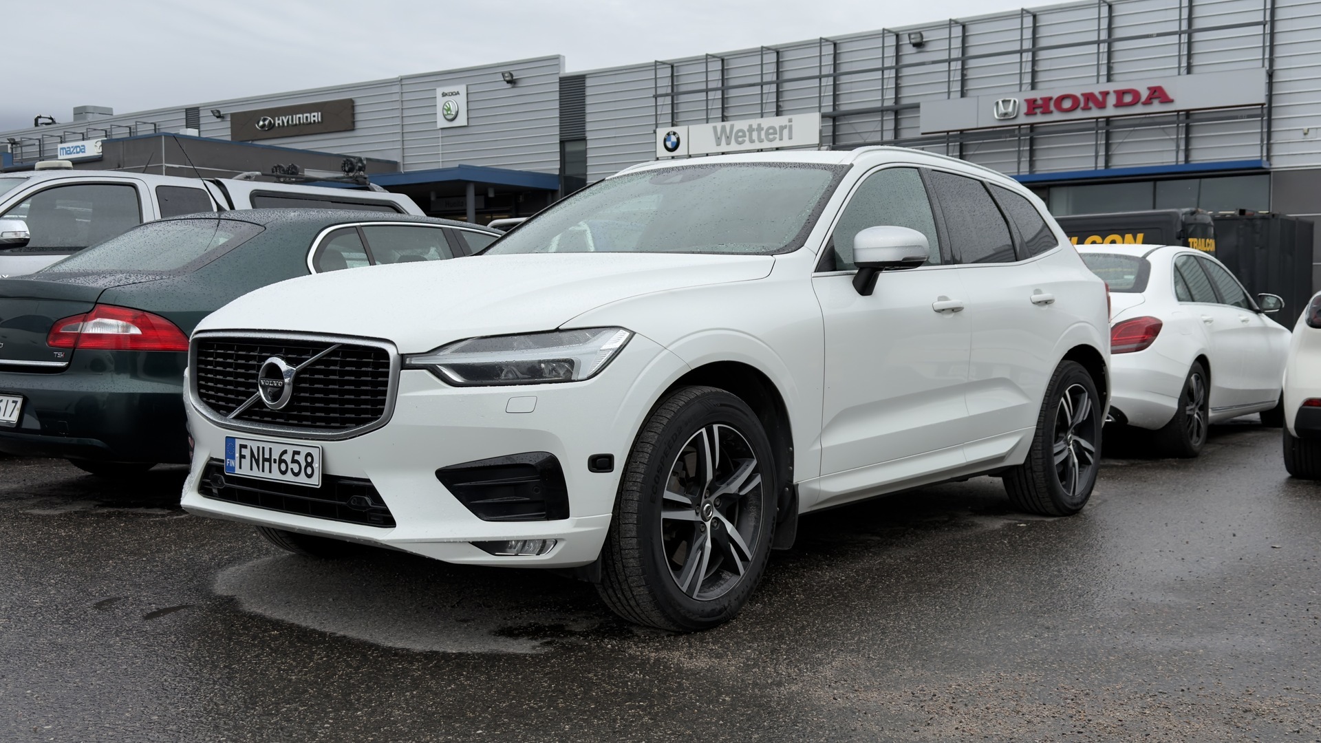 VOLVO XC60 D5 AWD R-Design aut / Juuri tullut! / Pyydä tarjous jo nyt! - ** Suomi-auto / Full Led / Adapt.cruise / HUD / Webasto / Koukku / 360-kamera / BLIS / Navi **