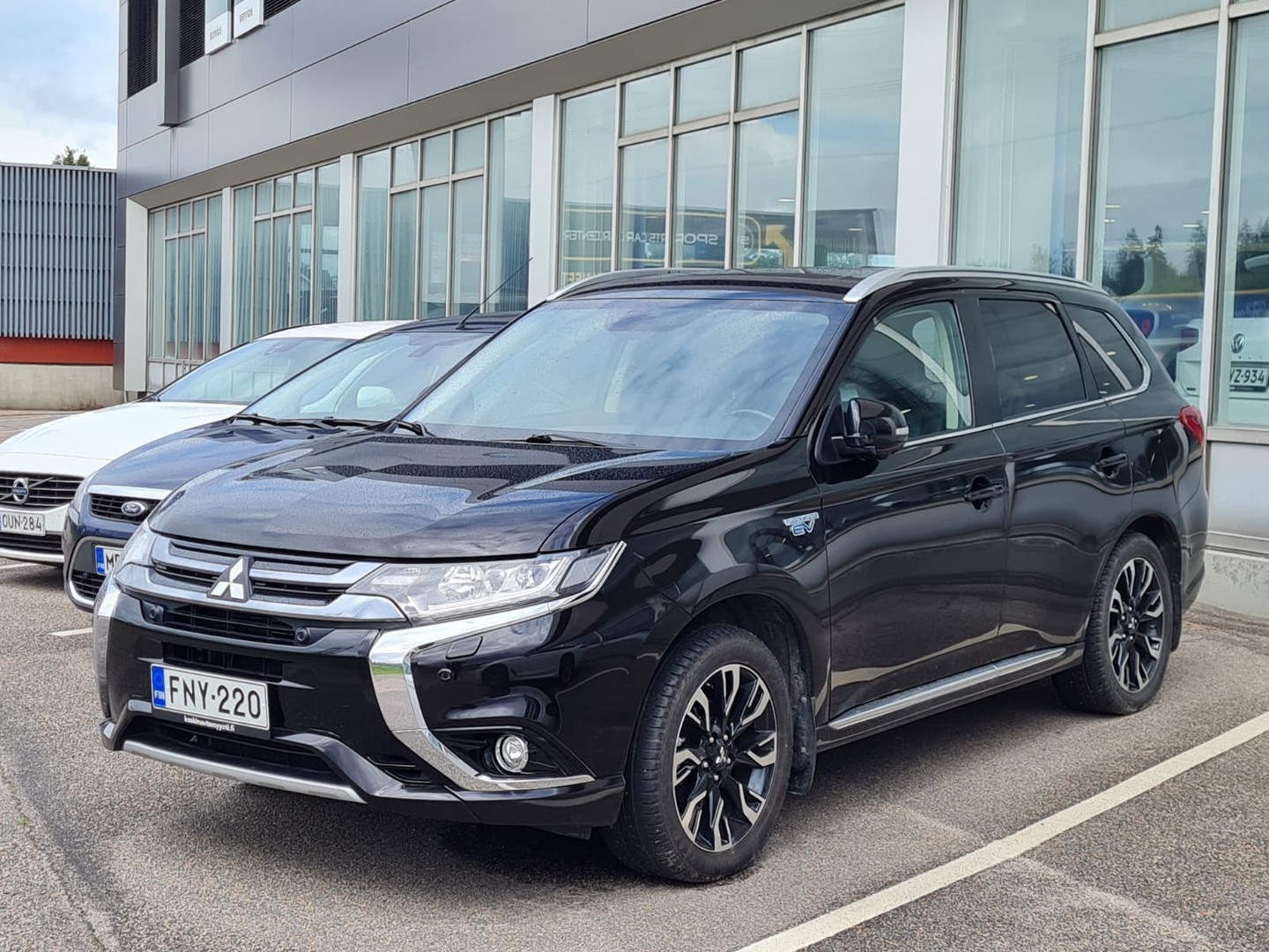 MITSUBISHI Outlander PHEV Instyle Navi 4WD 5P - Vetokoukku / Led-ajovalot / Mukautuva vakionopeudensäädin / Nahkaverhoilu / 360-Kamera / ROCKFORD PREMIUM -audio / Kattoluukku / Ratinlämmitys / Navi / Bluetooth / ISOFIX / Keyless
